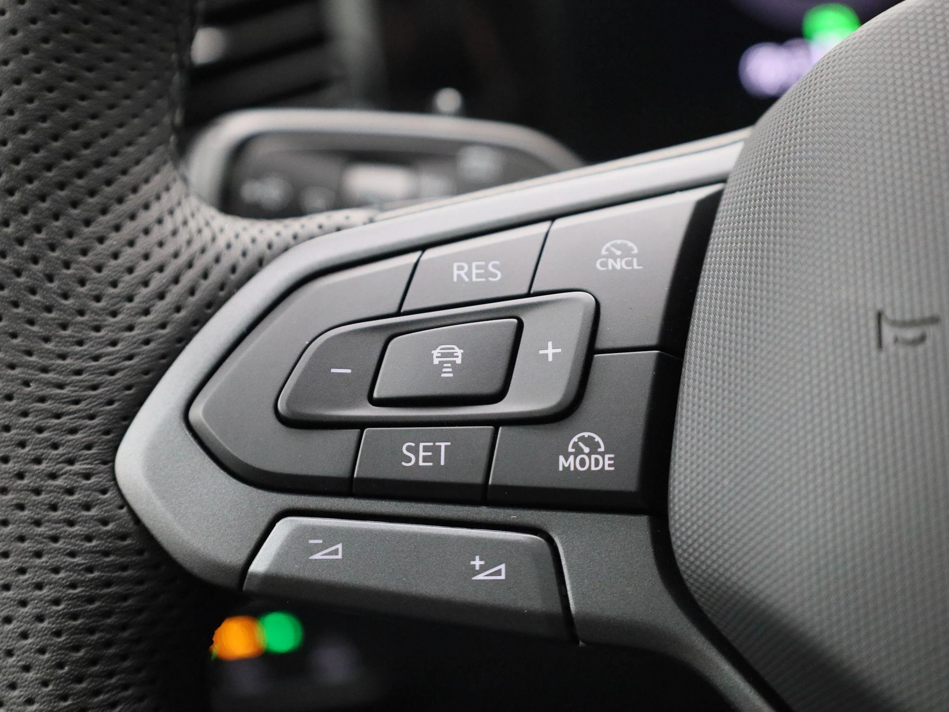 Volkswagen-Tiguan-image-18