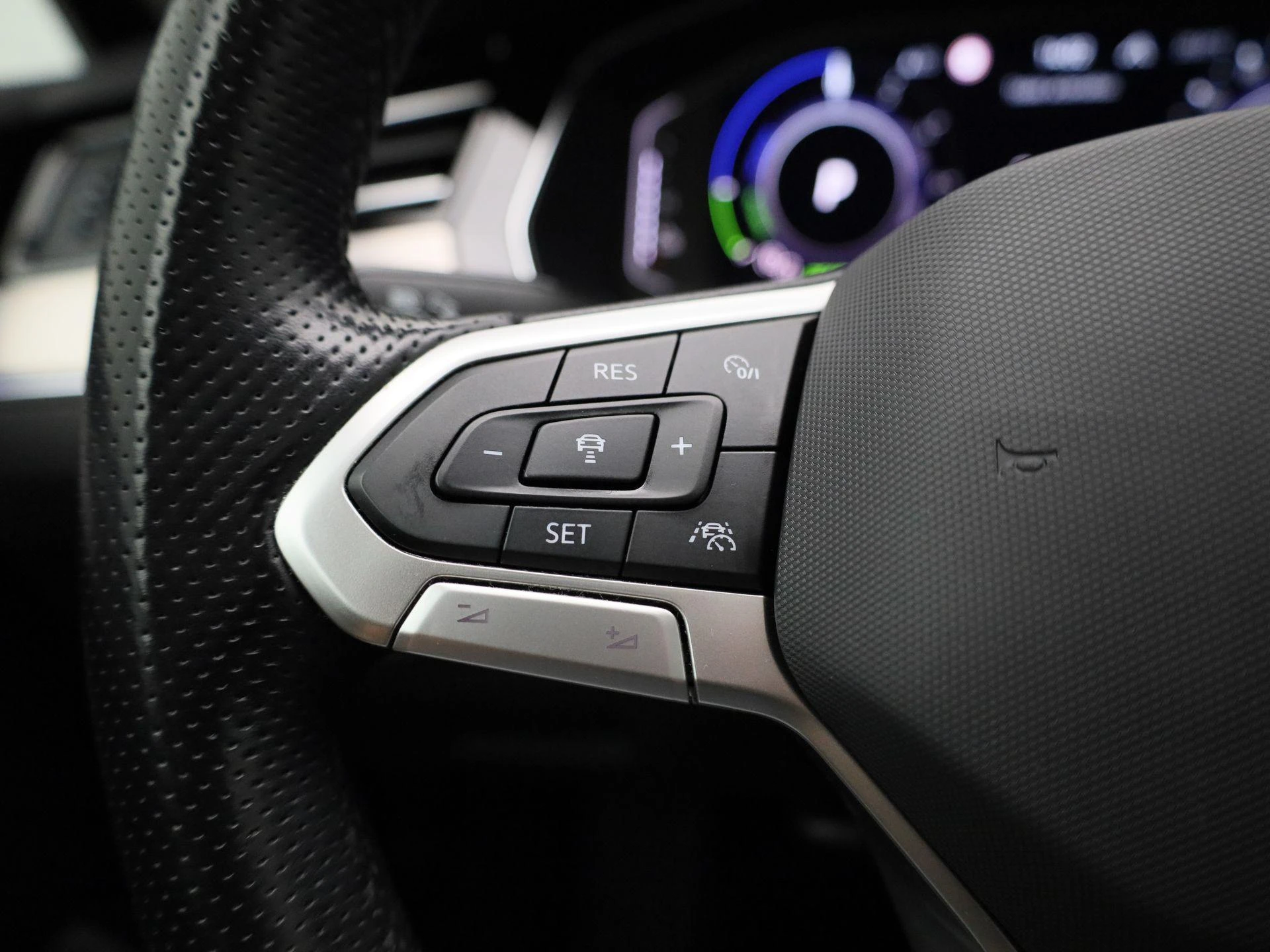 Volkswagen-Passat-image-21