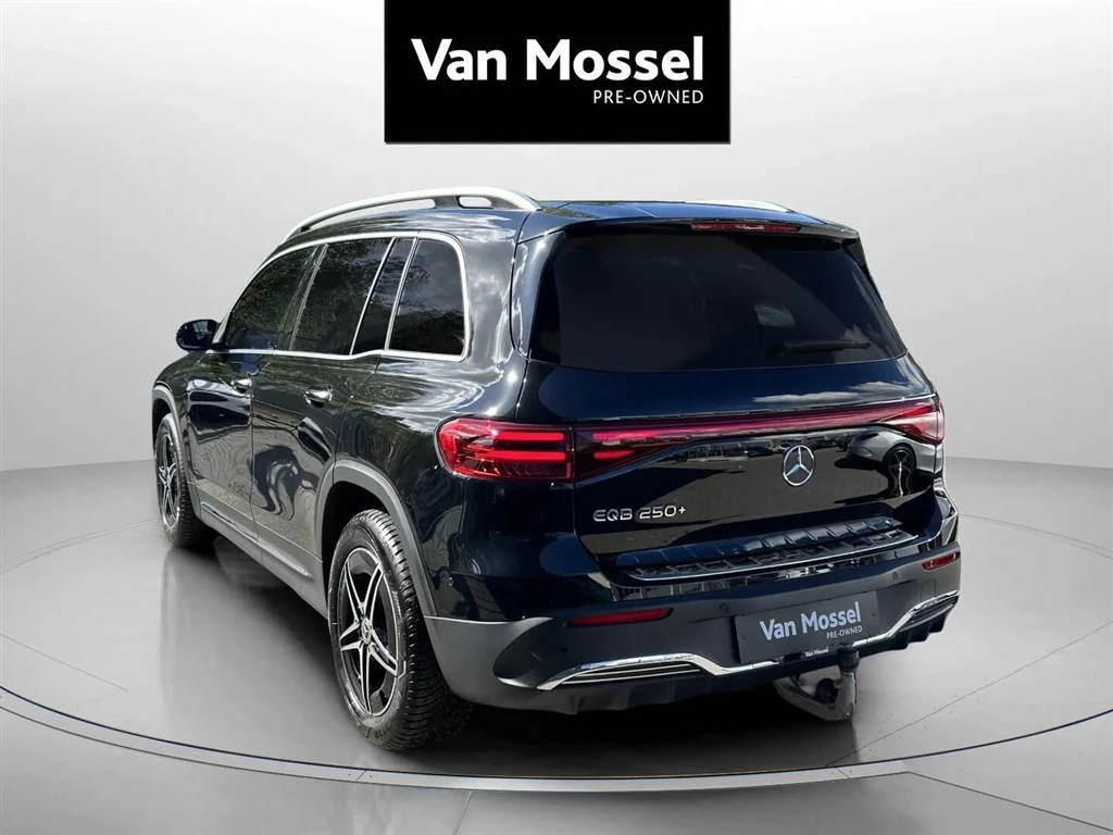 Mercedes-Benz-EQB-image-6