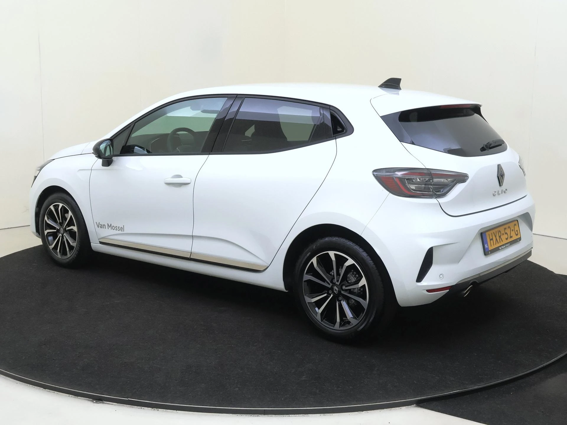 Renault-Clio-image-2