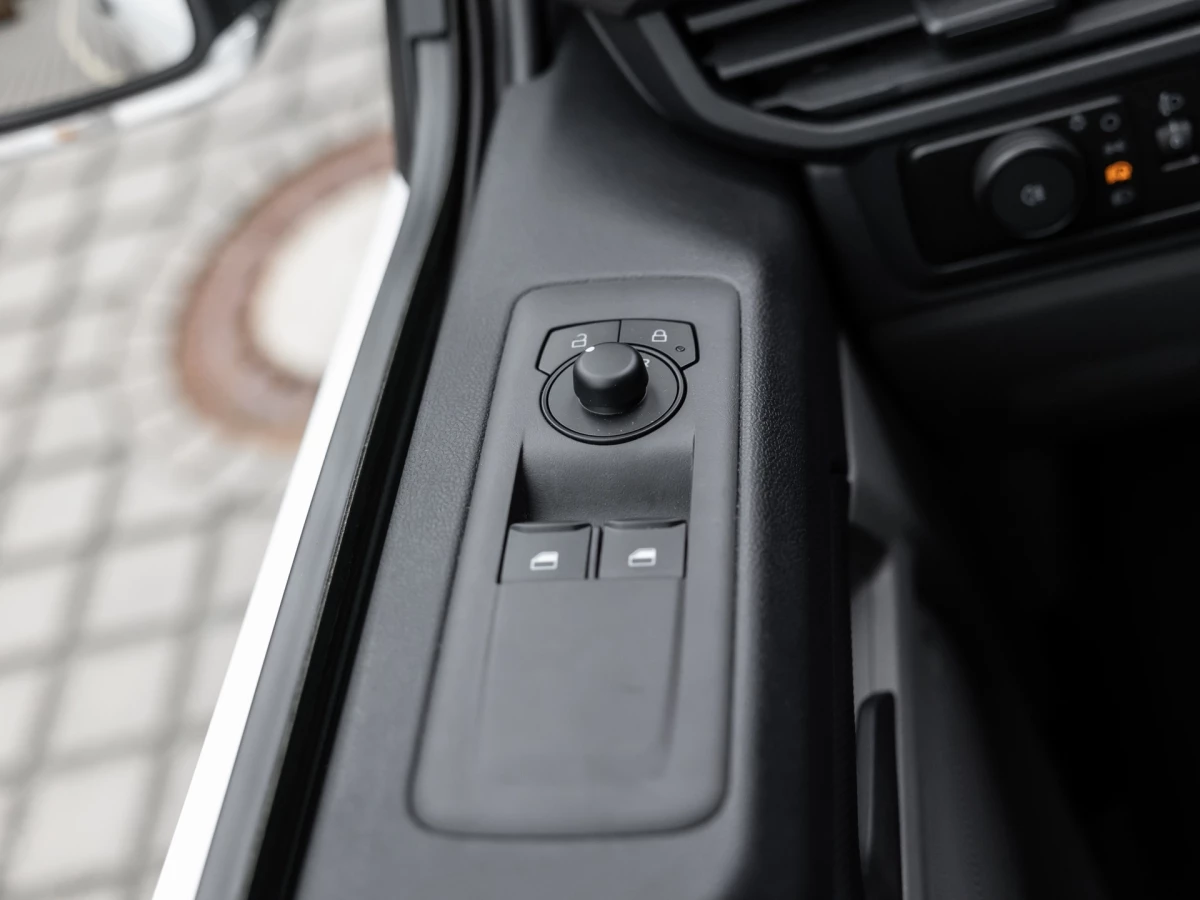 Ford-Transit Custom-image-22