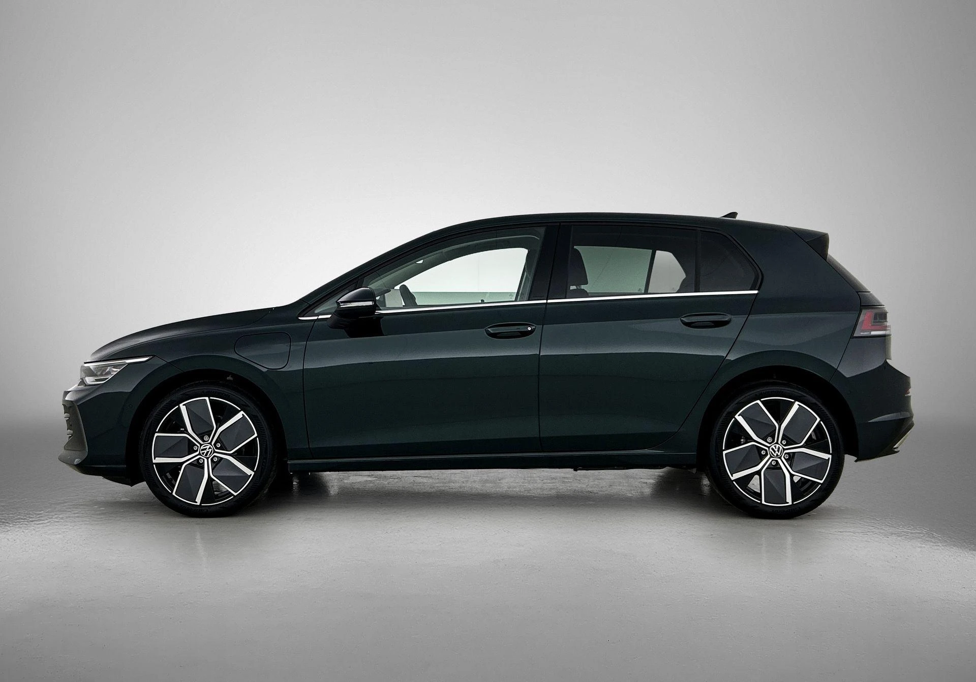 Volkswagen-Golf-image-1