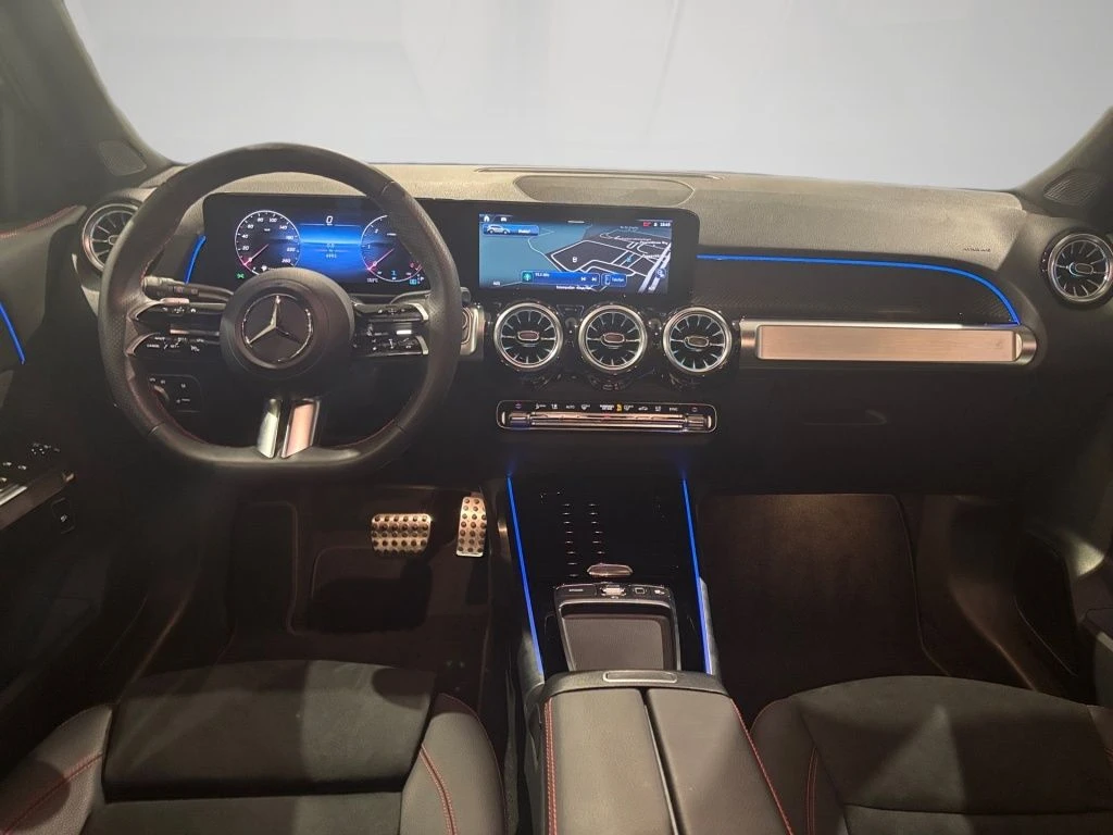 Mercedes-Benz-GLB 200 d-image-11