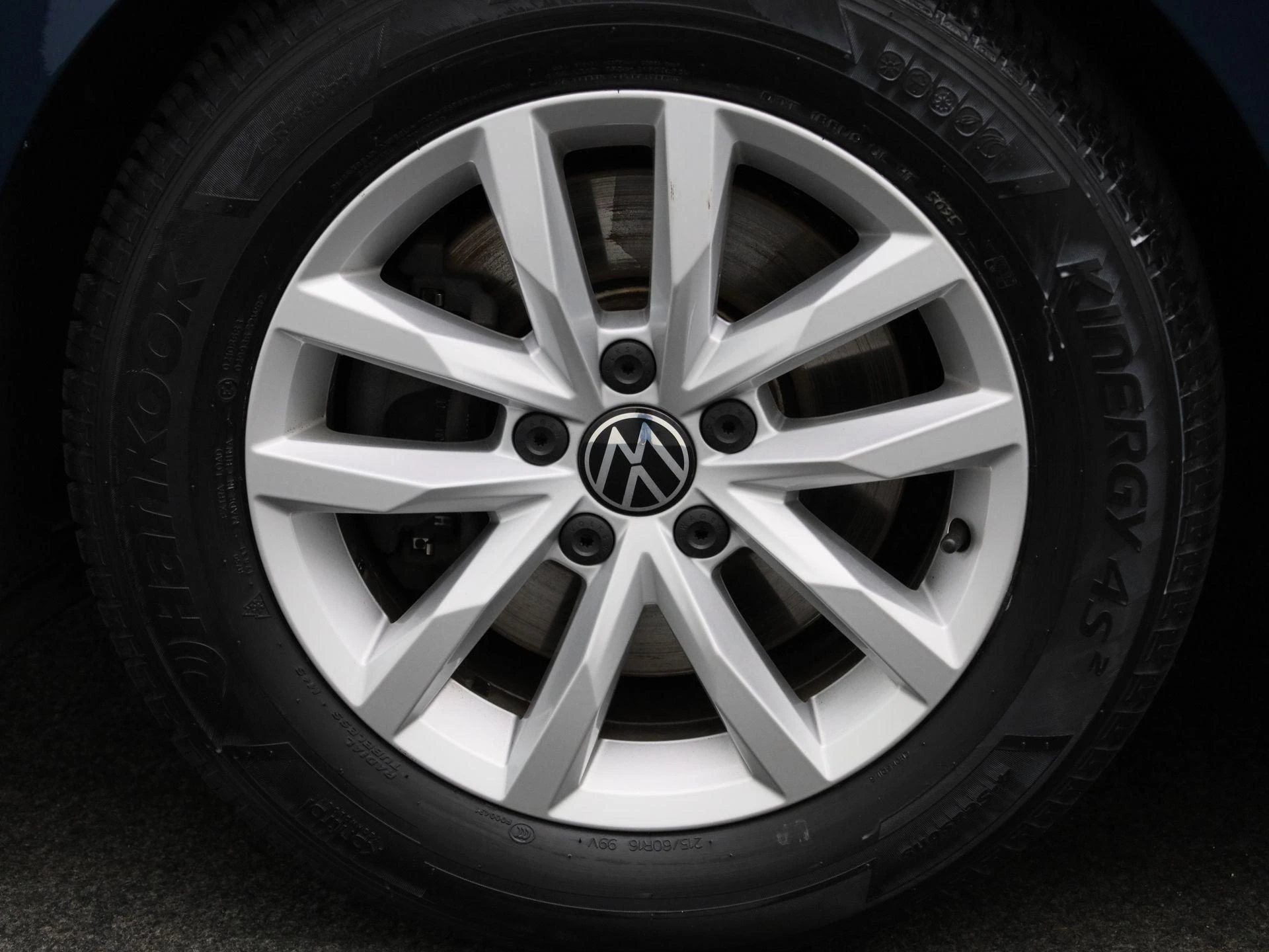Volkswagen-Passat-image-12