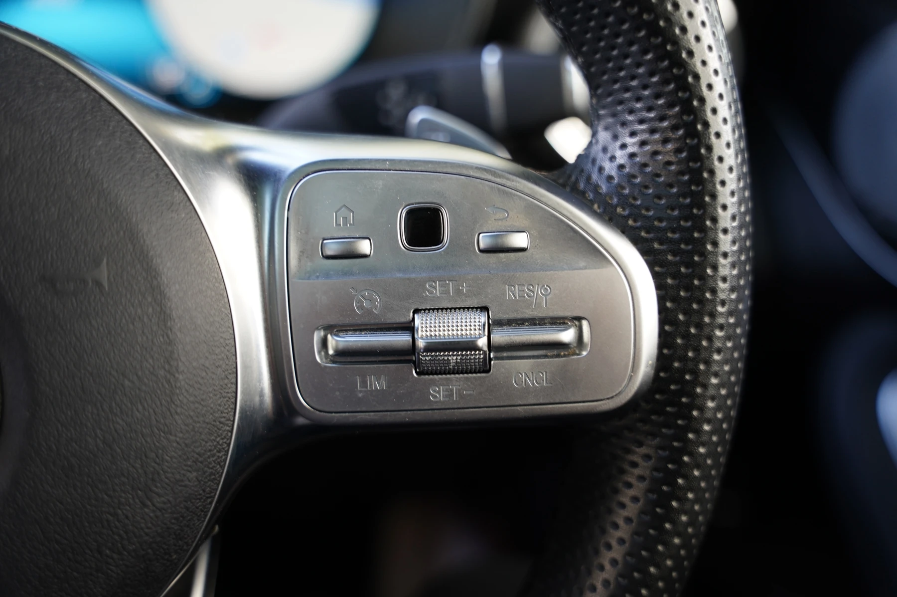 Mercedes-Benz-GLC-image-18
