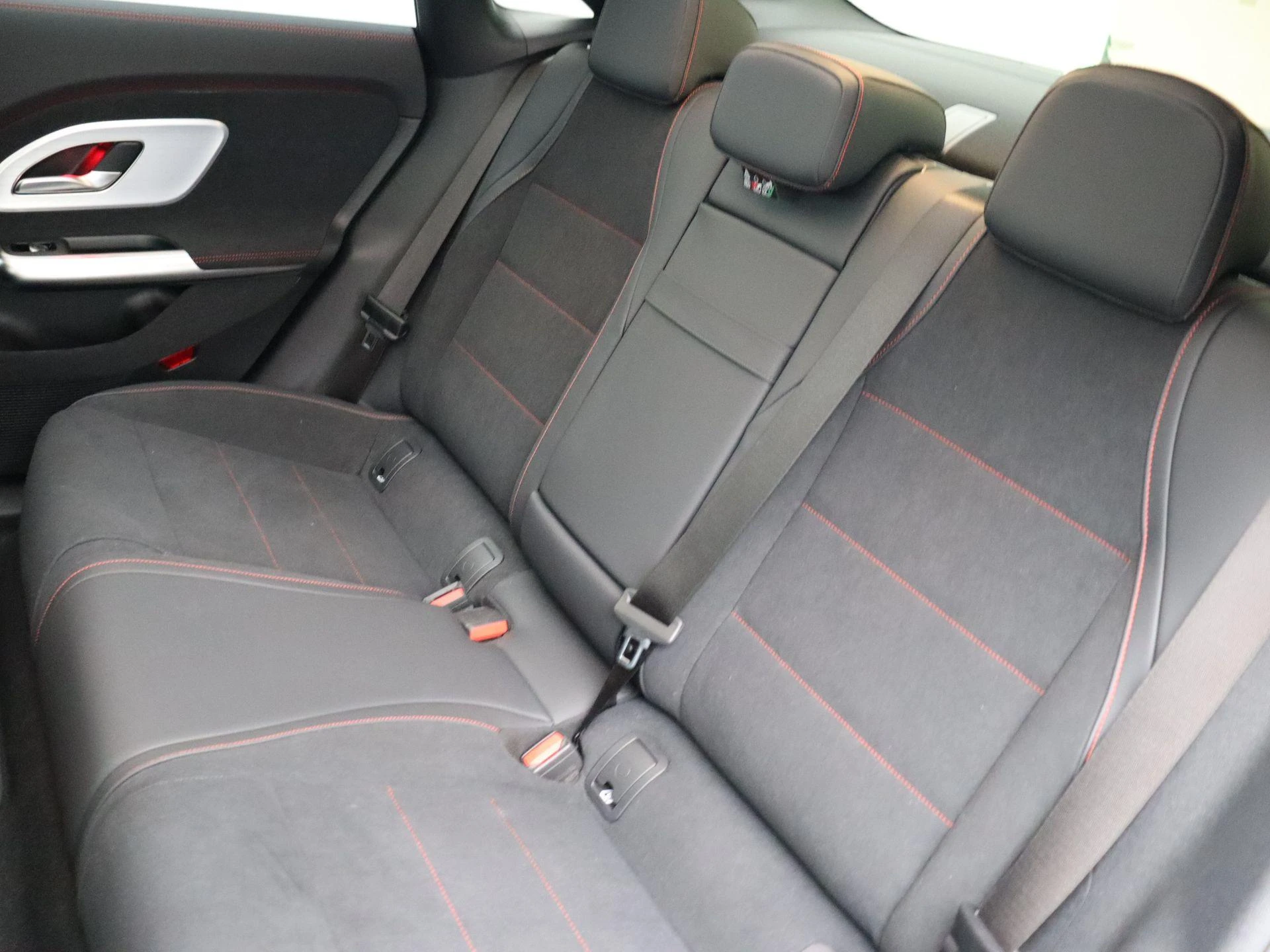Mercedes-Benz-CLA-image-21