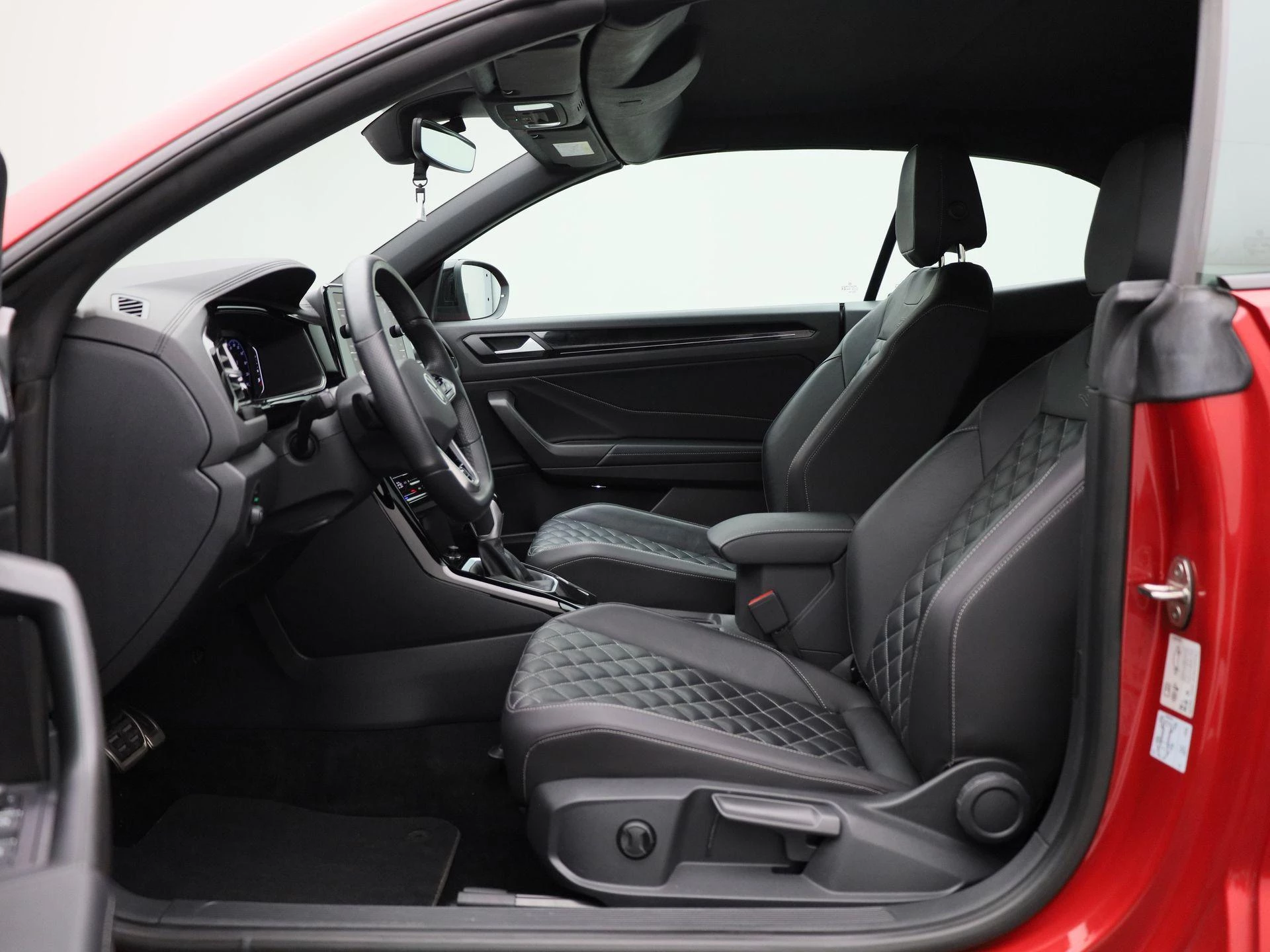 Volkswagen-T-Roc-image-11