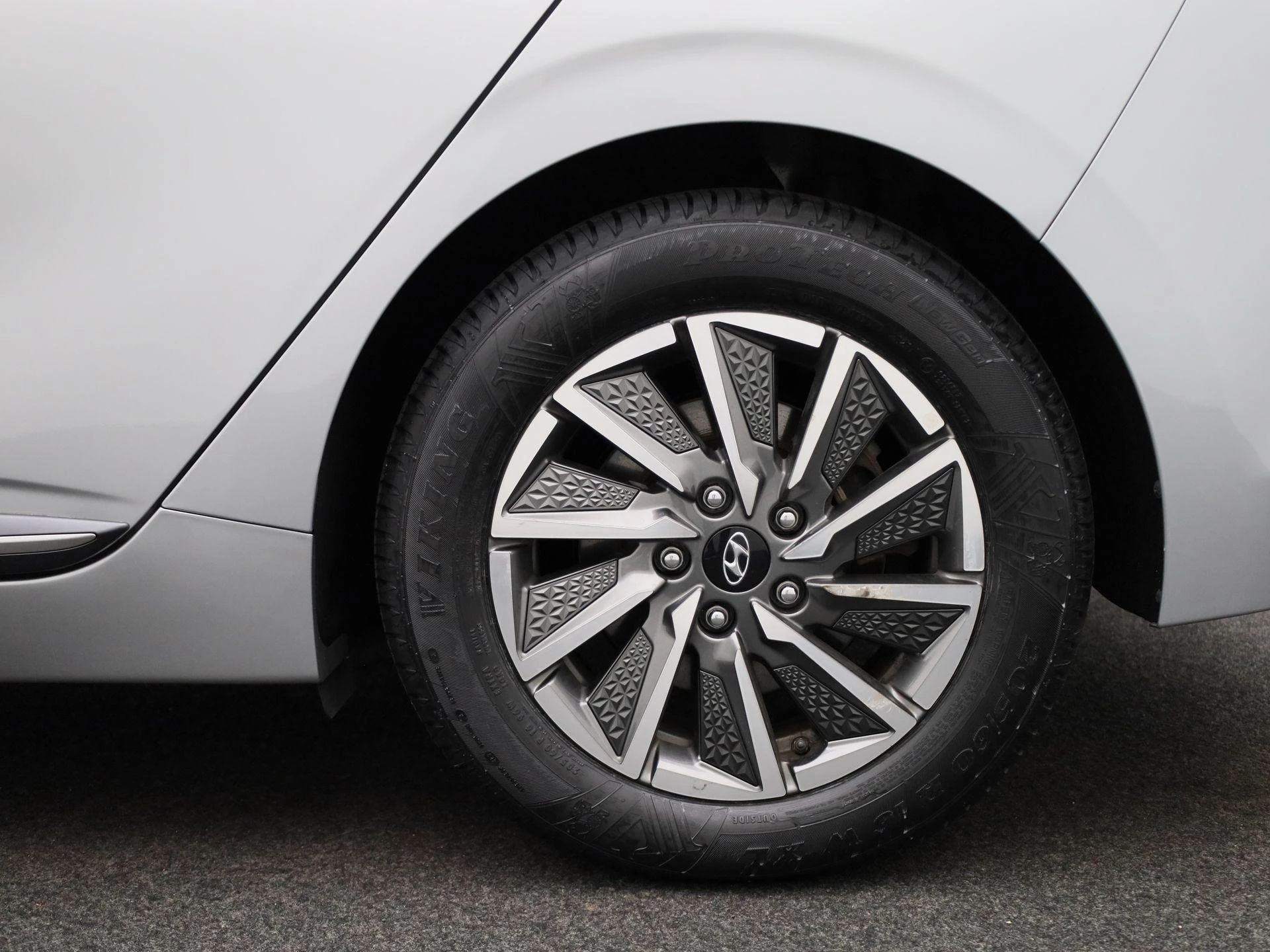 Hyundai-IONIQ-image-12