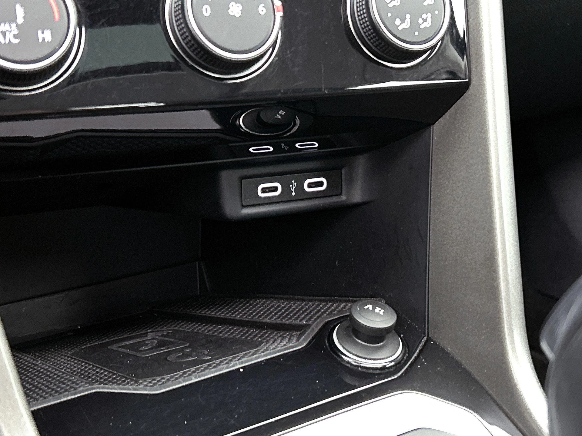 Volkswagen-T-Roc-image-27