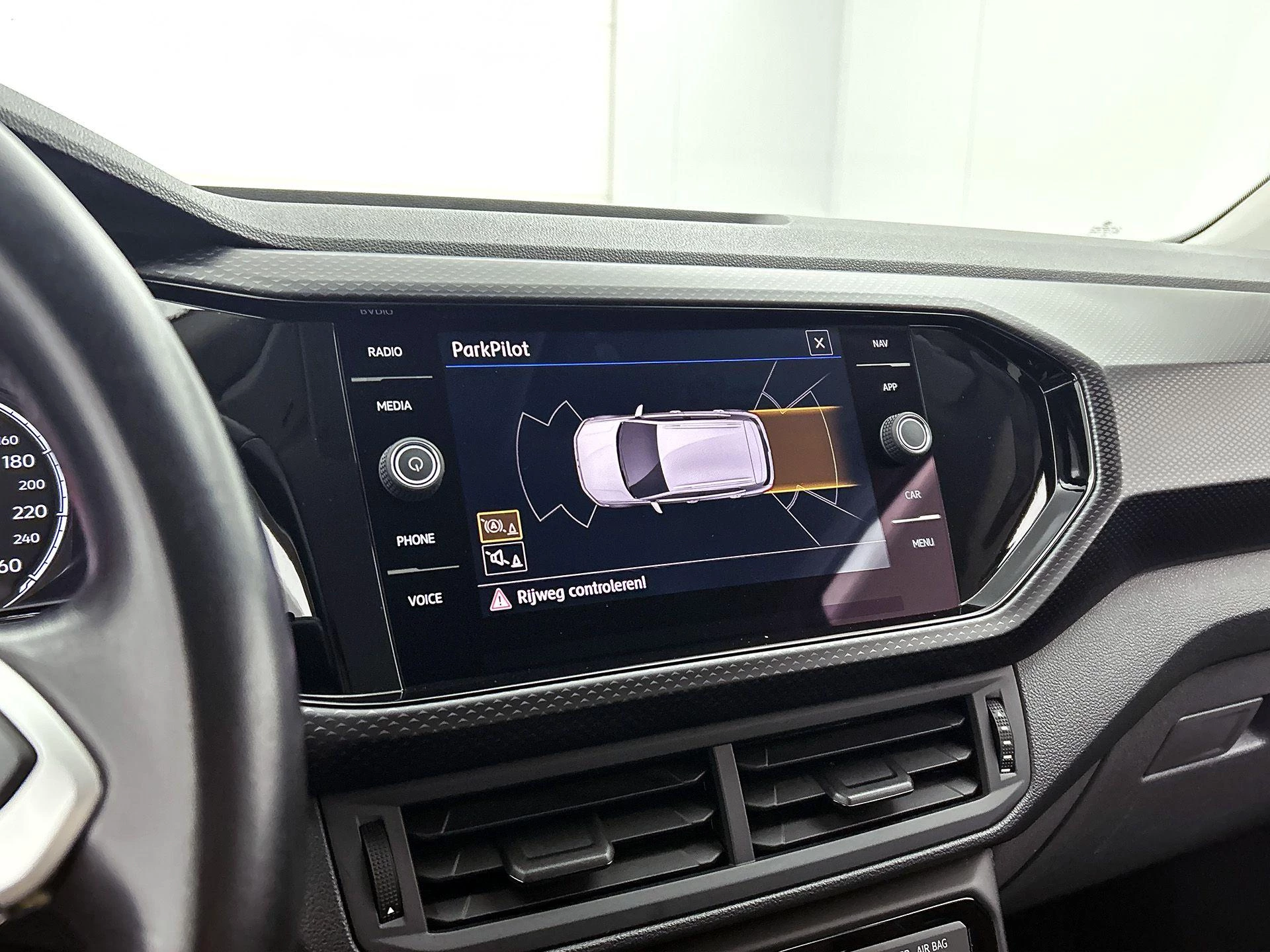 Volkswagen-T-Cross-image-11