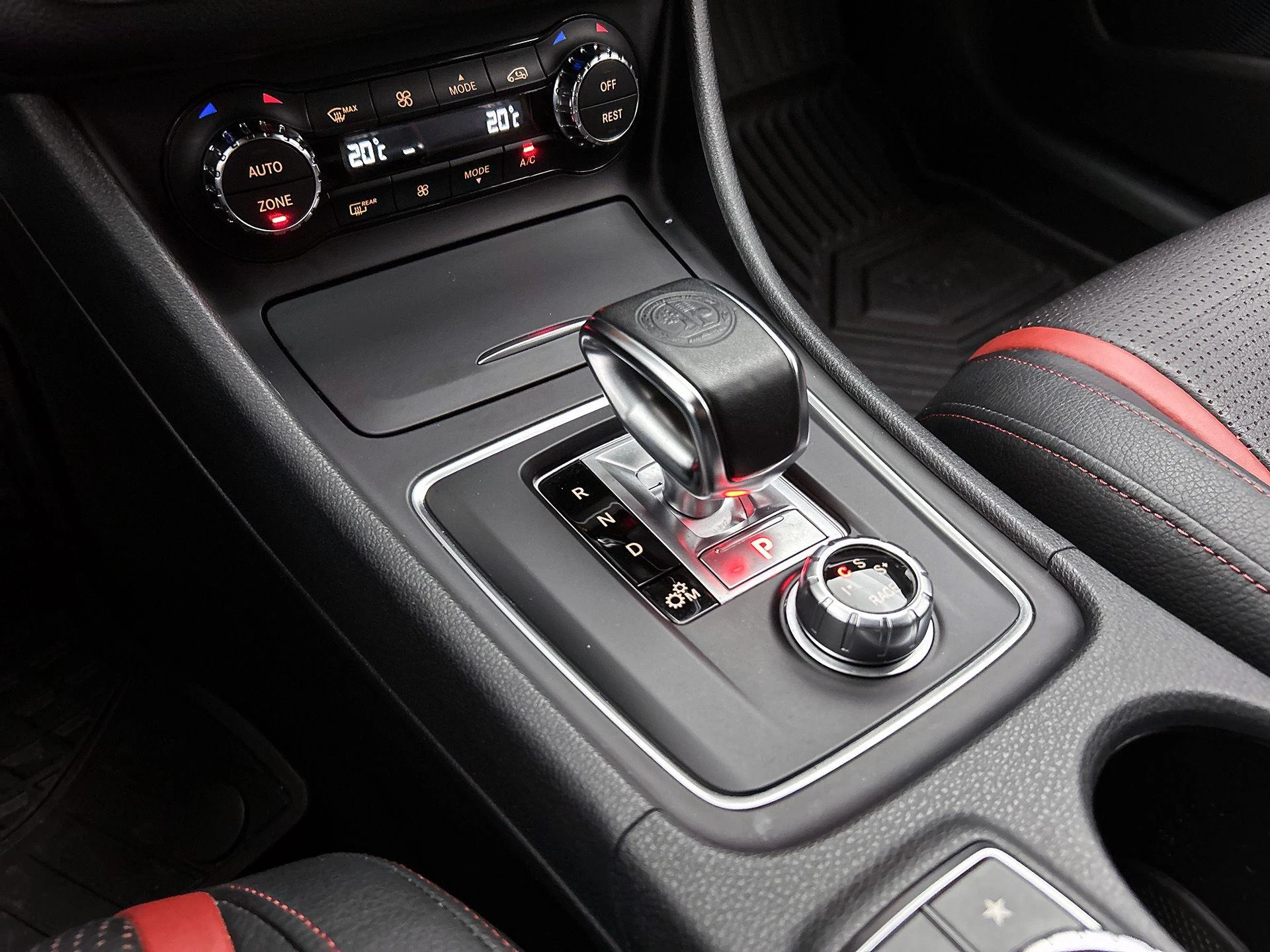 Mercedes-Benz-GLA-image-31