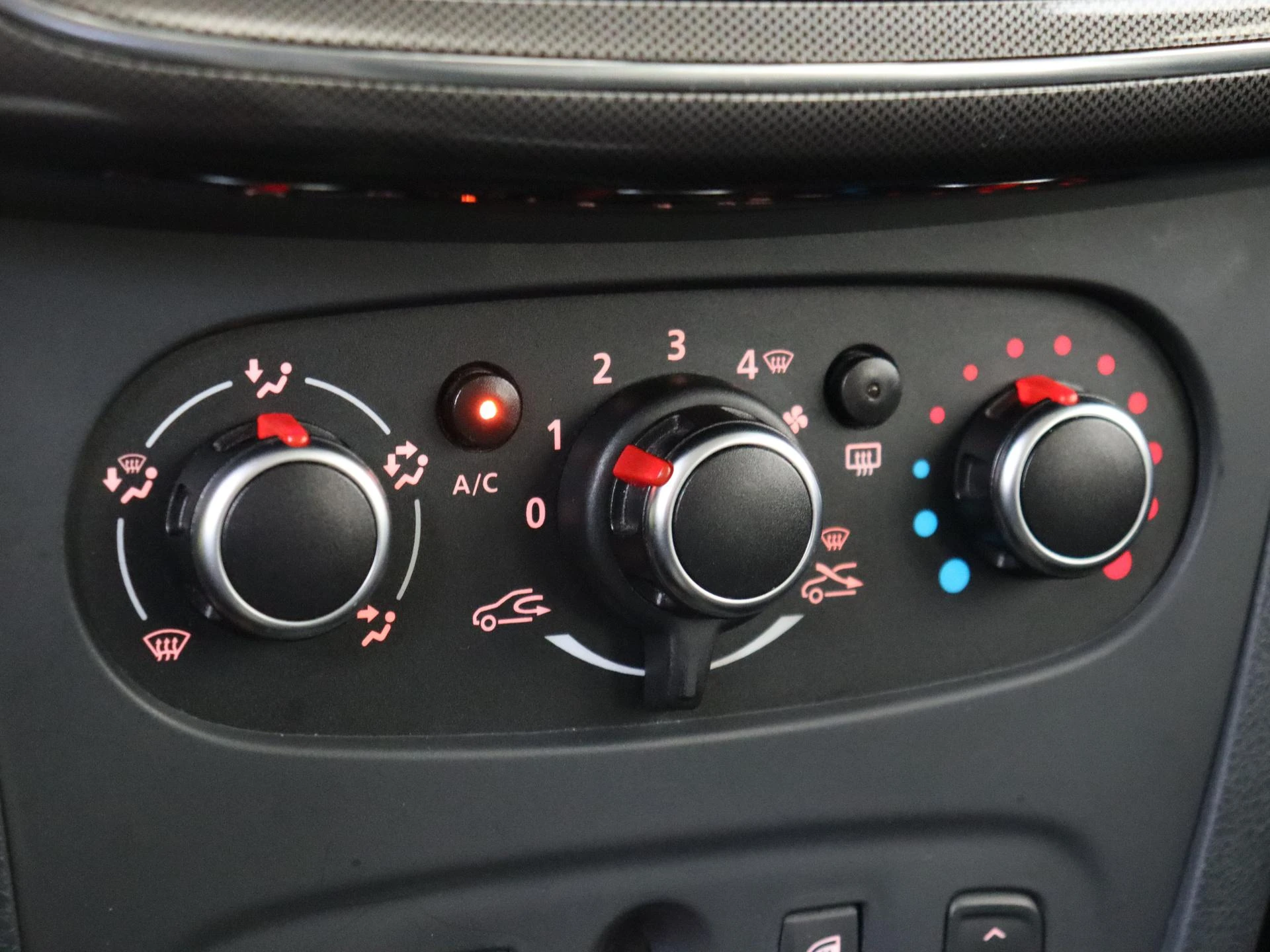Dacia-Sandero Stepway-image-19