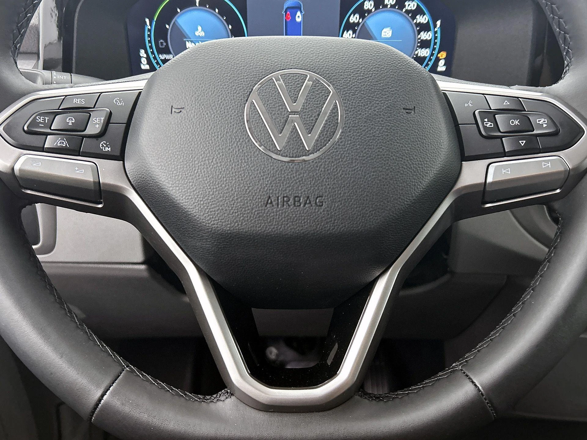 Volkswagen-Transporter-image-34