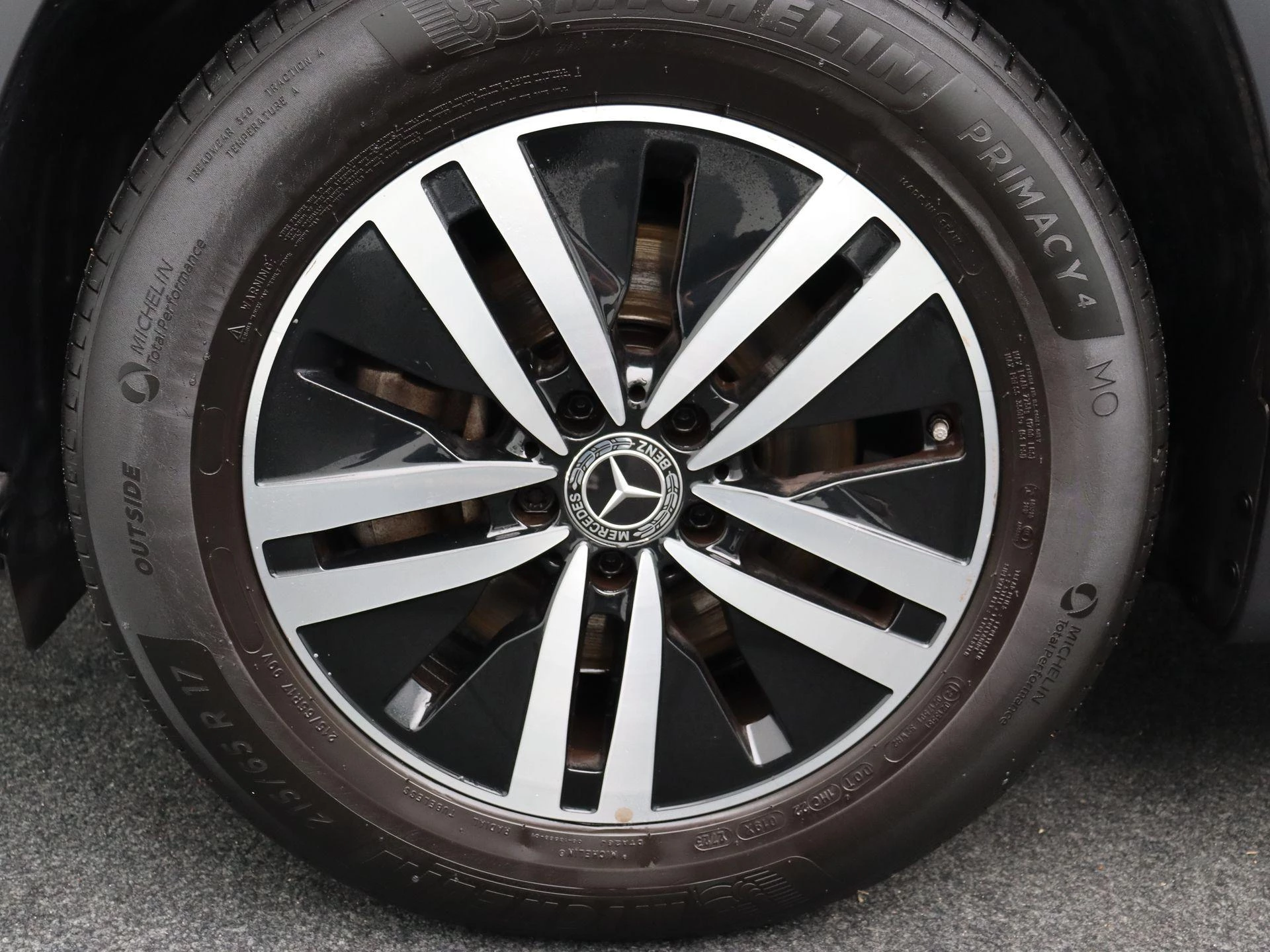 Mercedes-Benz GLB 200 Business Solution + CARPLAY + LED + CAMERA +