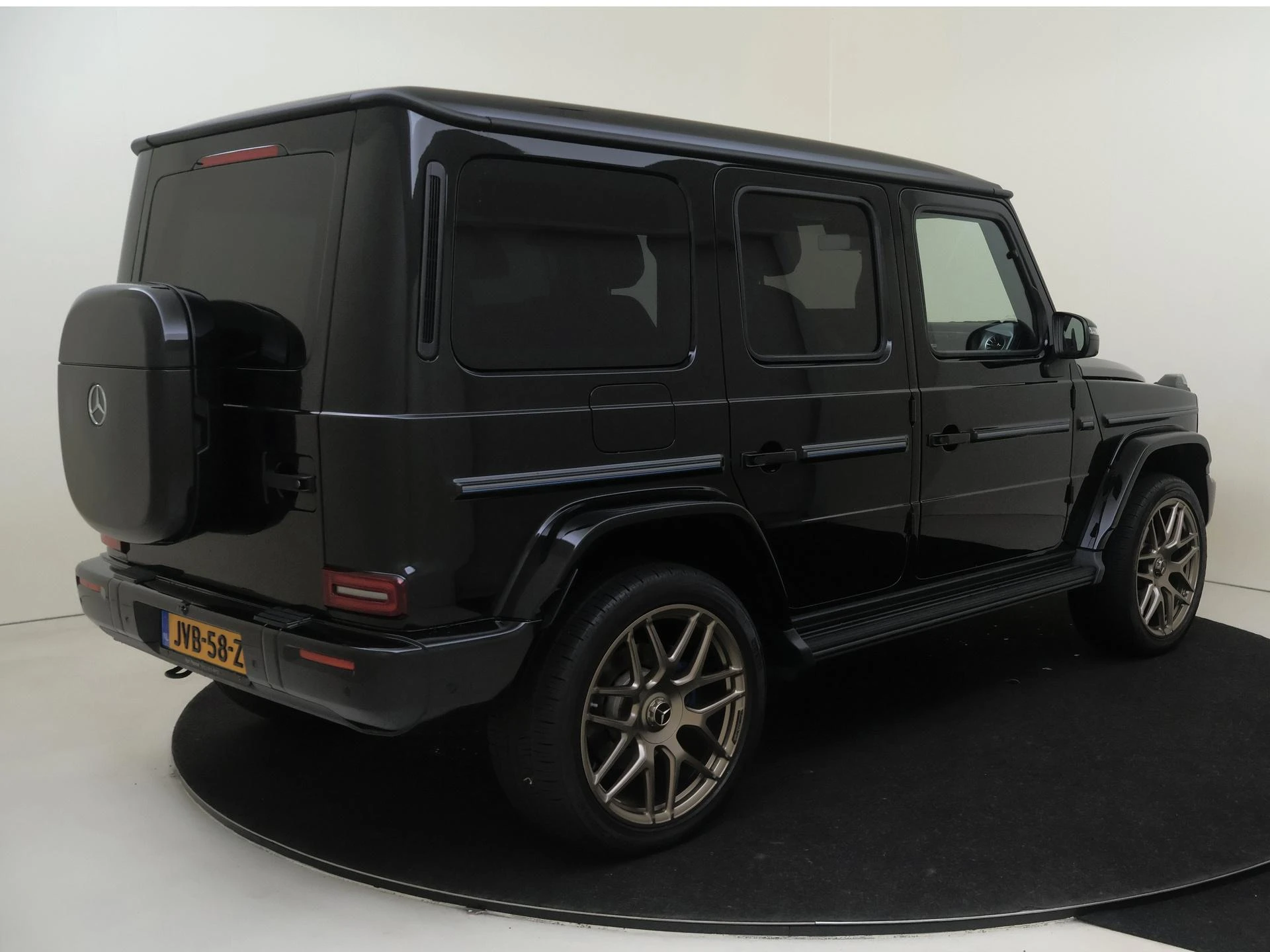 Mercedes-Benz-G-Klasse-image-2