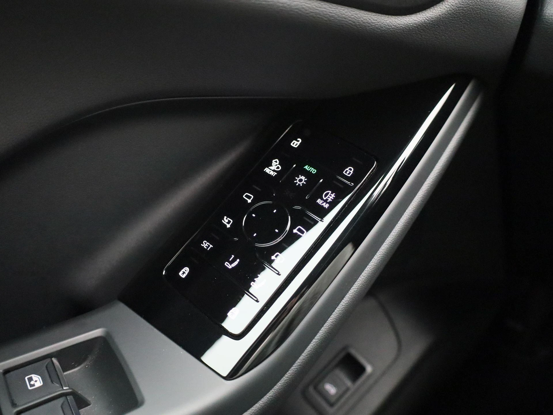 Audi-Q6 e-tron-image-30