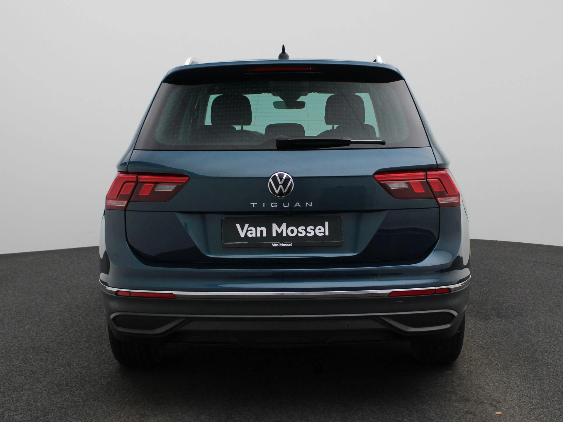 Volkswagen-Tiguan-image-4