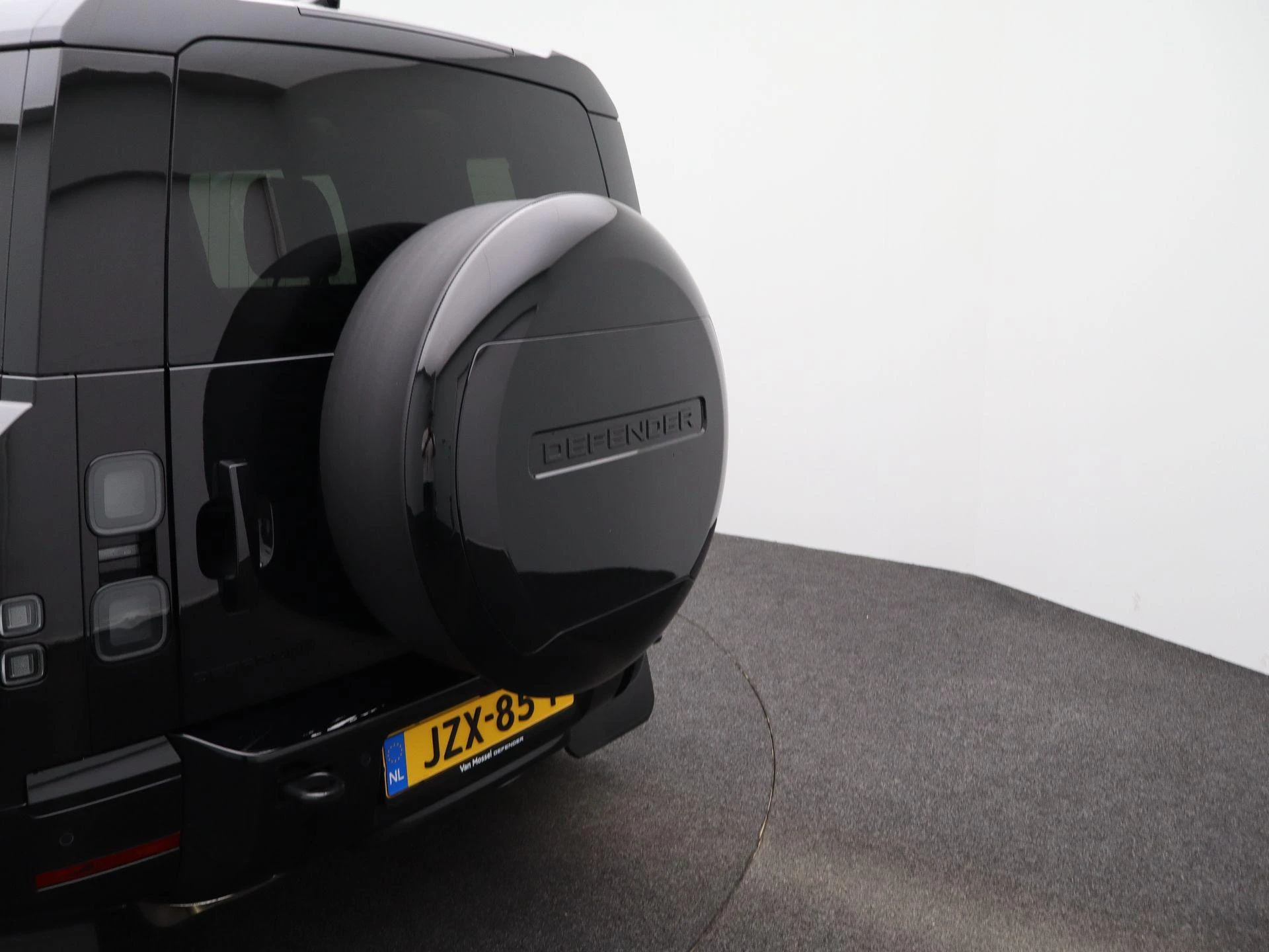 Land Rover Defender 110 2.0 P300e 110 X-Dynamic HSE