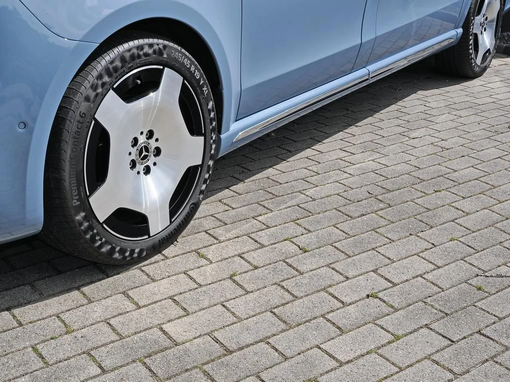 Mercedes-Benz-V-Klasse 300-image-6