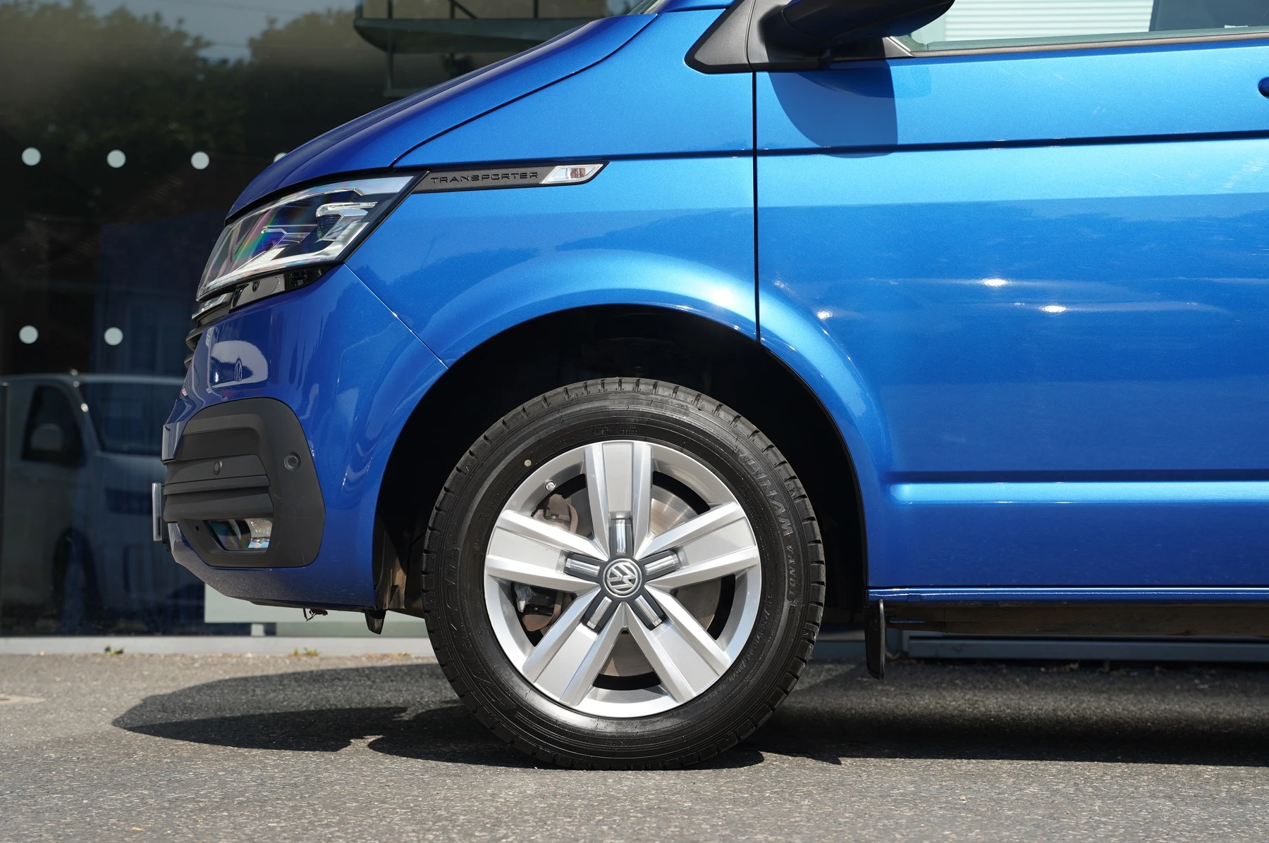 Volkswagen-Transporter-image-4