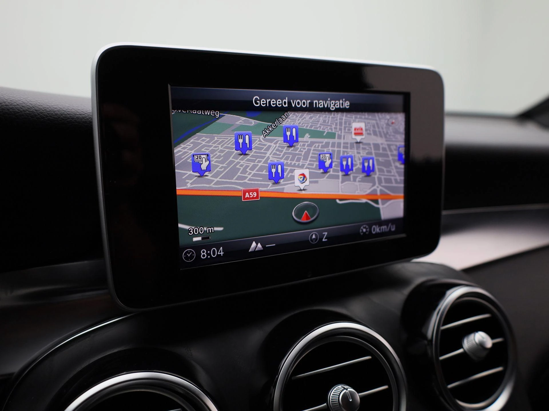 Mercedes-Benz-GLC-image-25