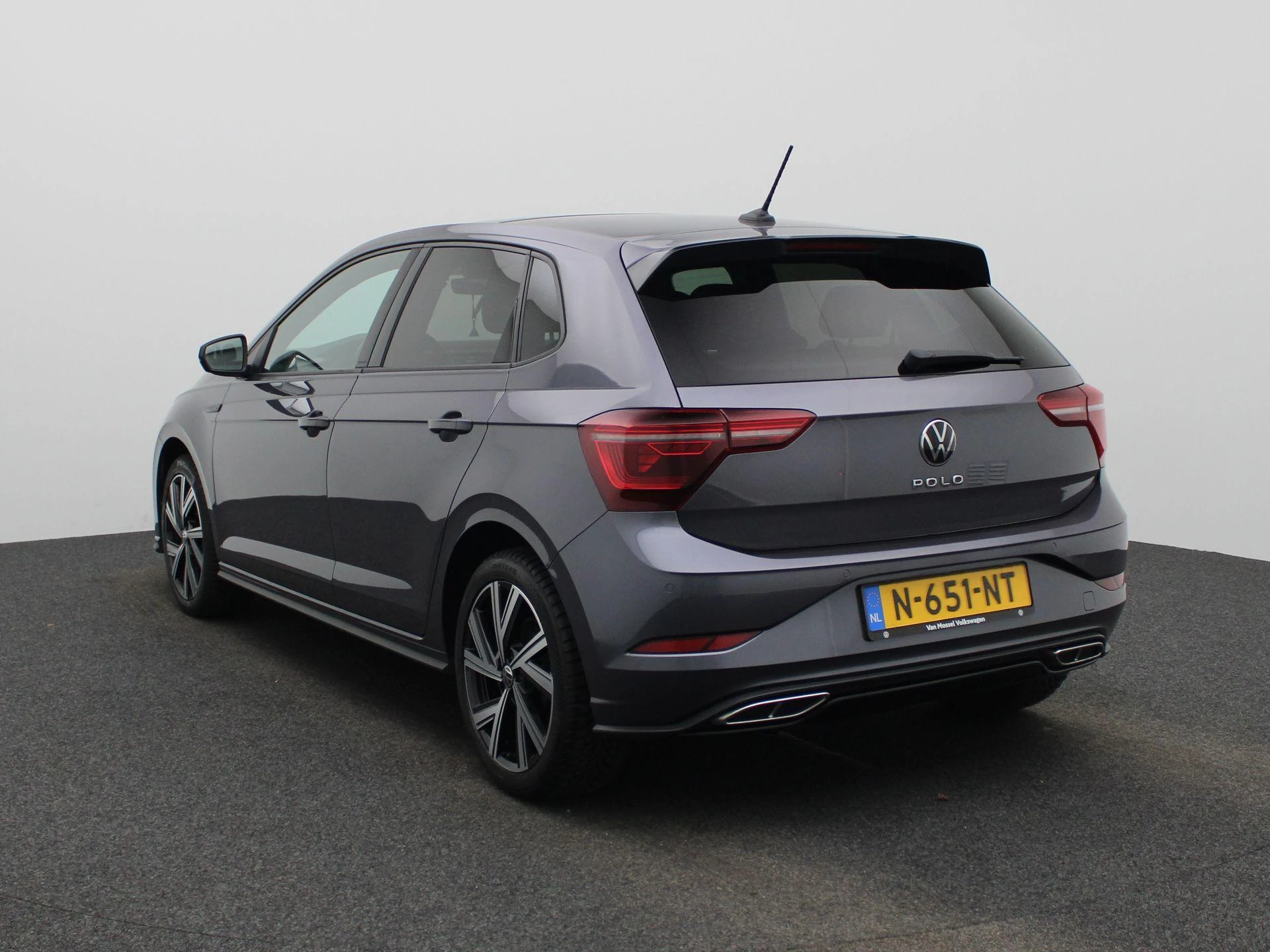 Volkswagen-Polo-image-1