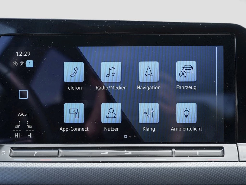 Volkswagen Golf VIII 2.0 TDI DSG ACTIVE /MatrixLED/Pano/ACC