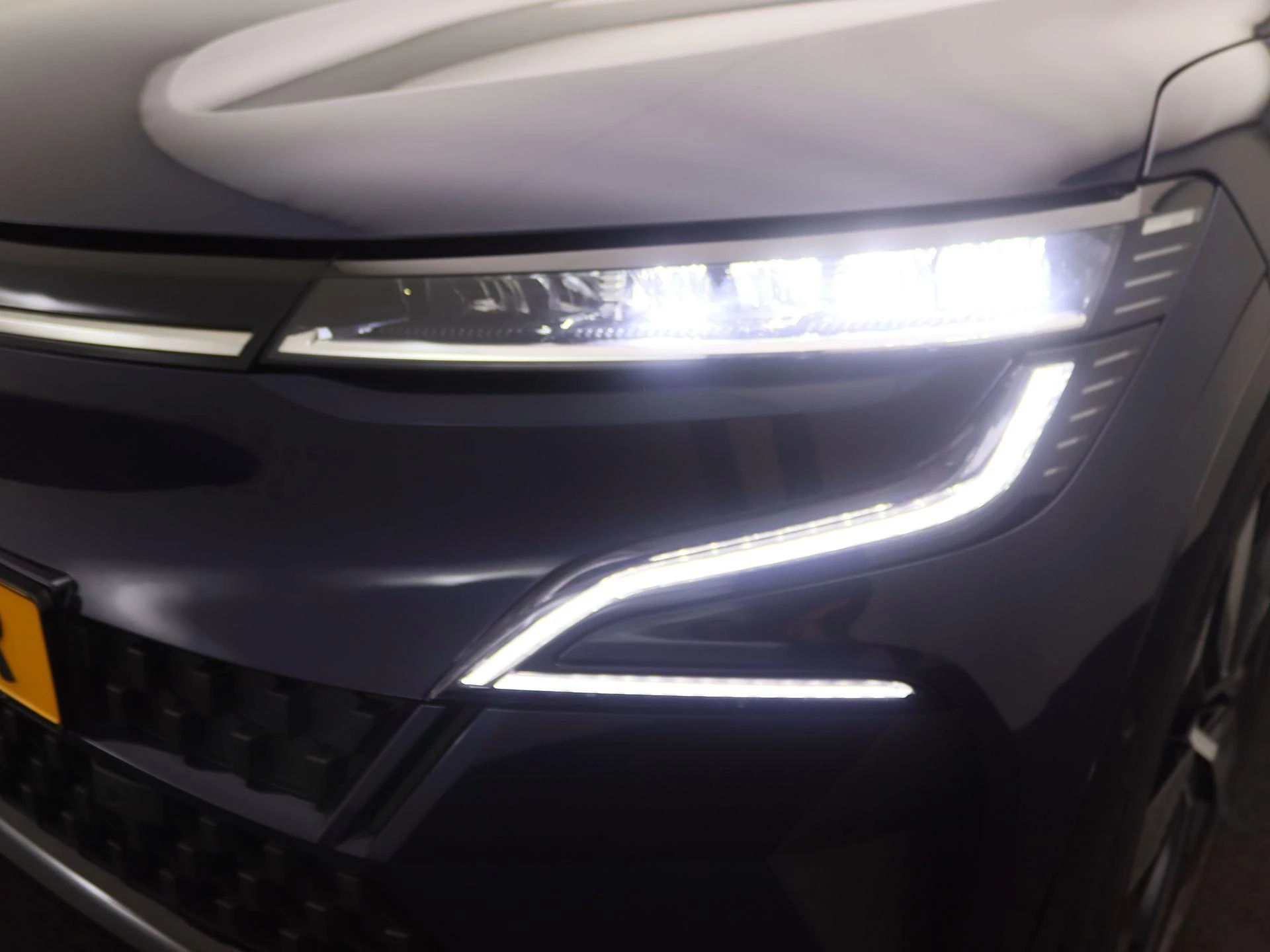 Renault-Megane E-Tech-image-12