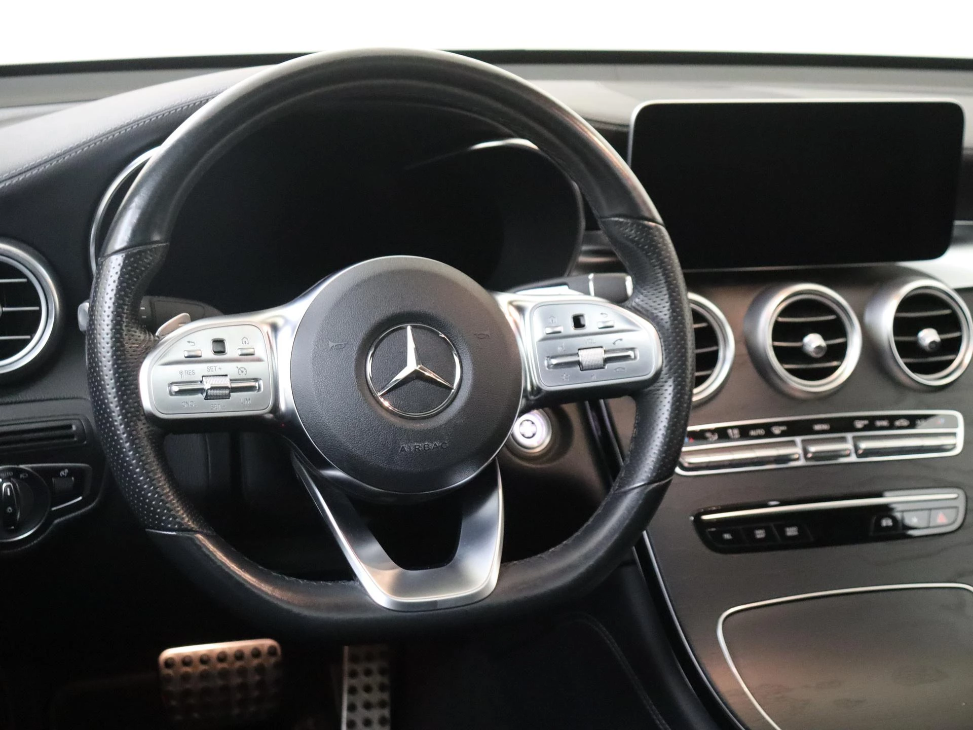 Mercedes-Benz-GLC-image-11