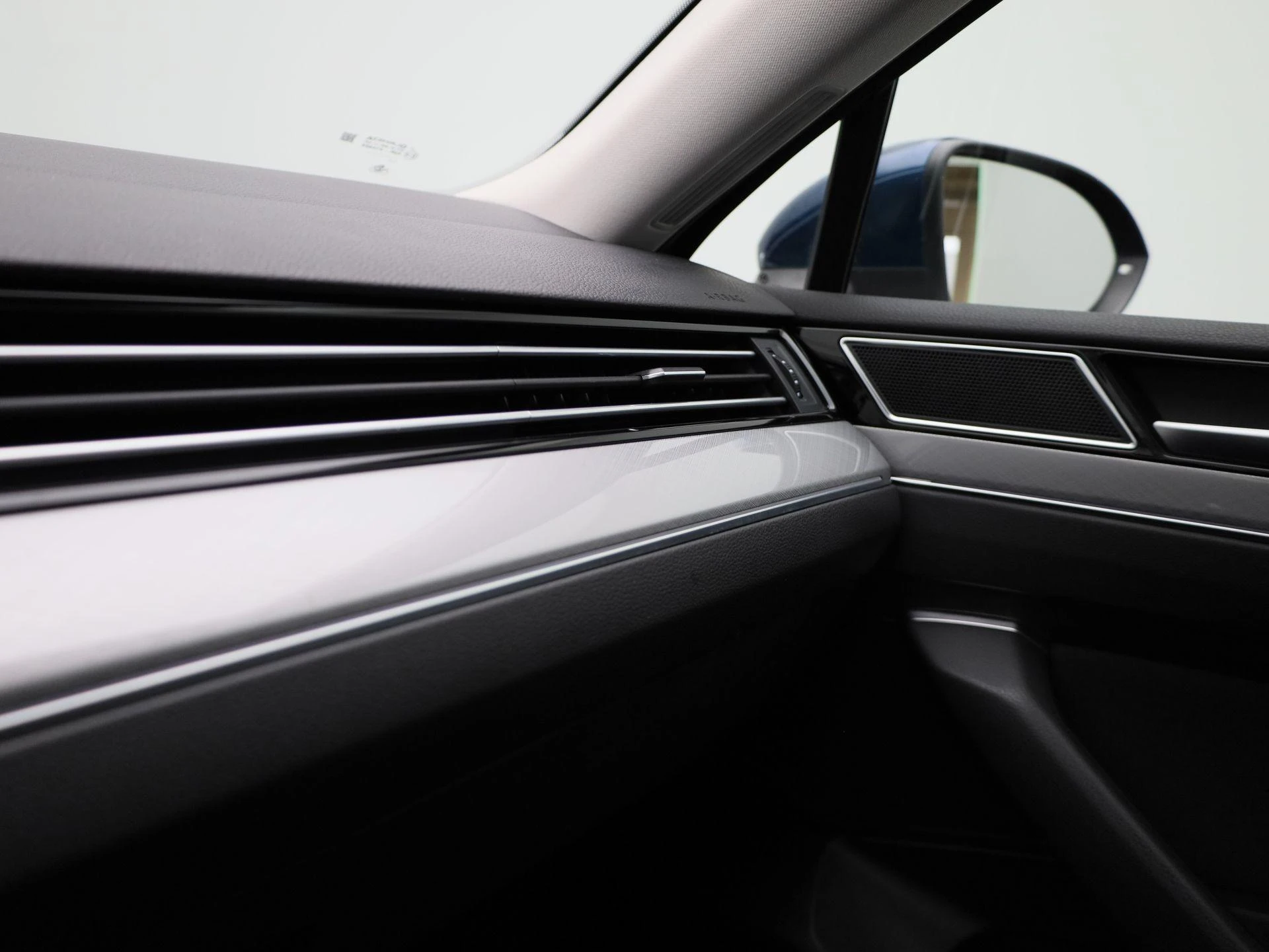 Volkswagen-Passat-image-27