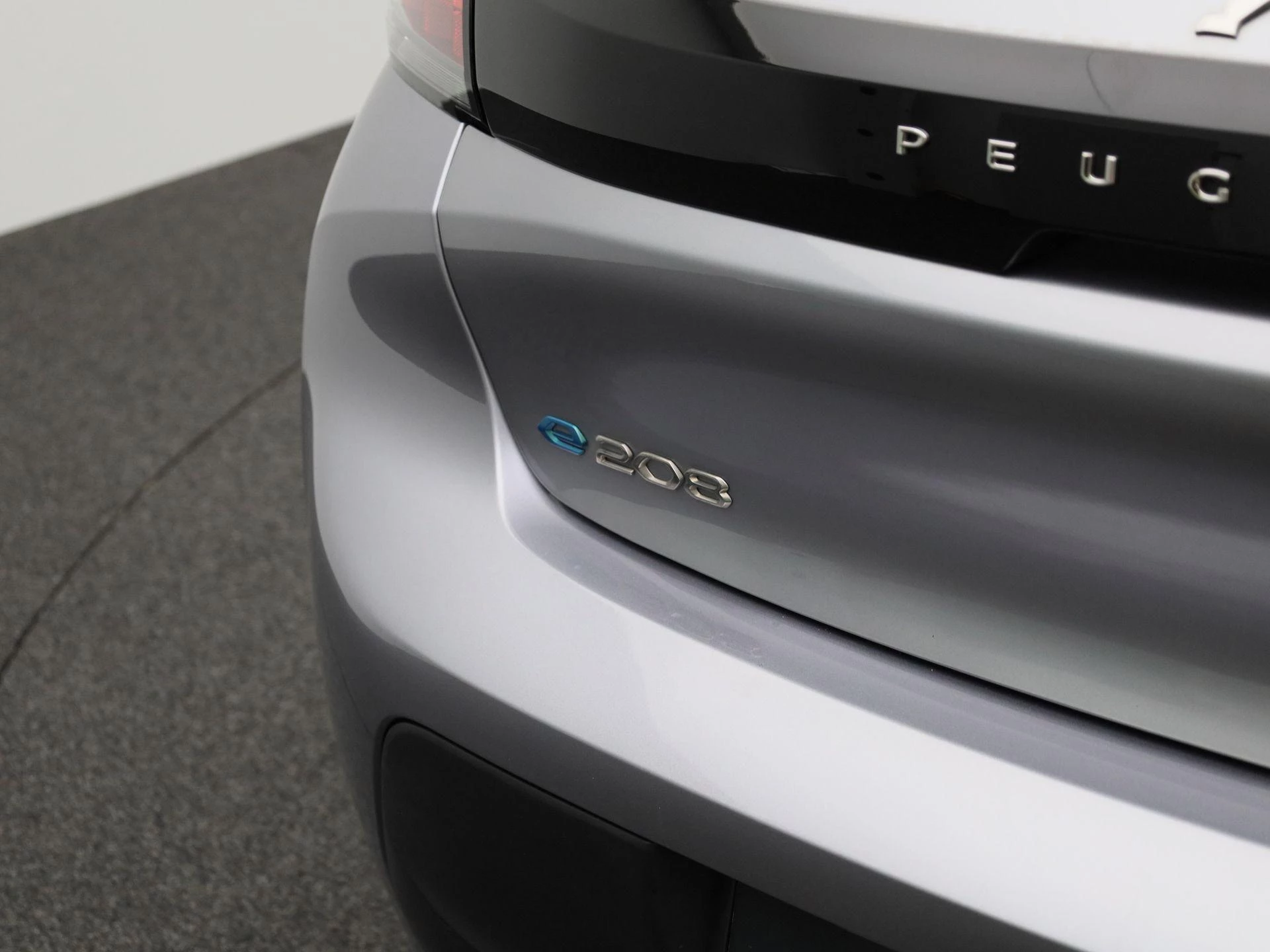 Peugeot-e-208-image-36