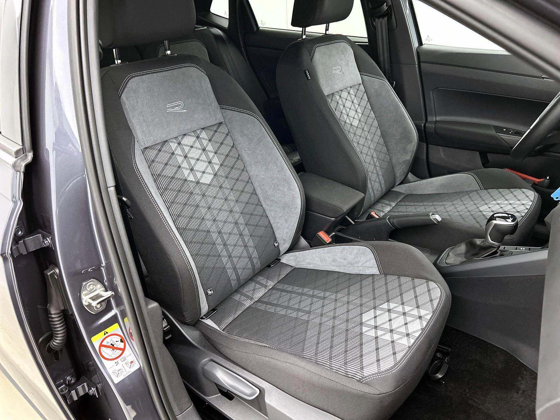 Volkswagen-Polo-image-42