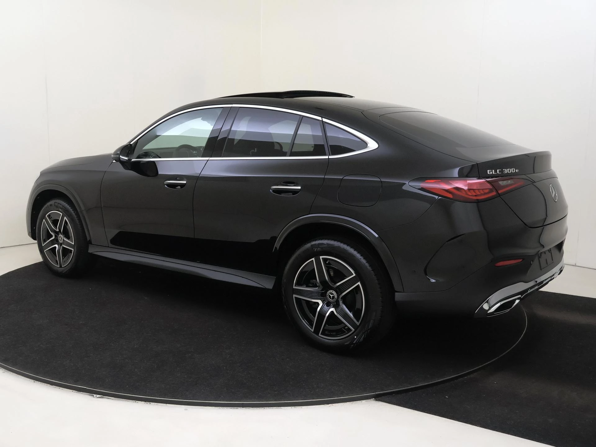 Mercedes-Benz-GLC-image-2