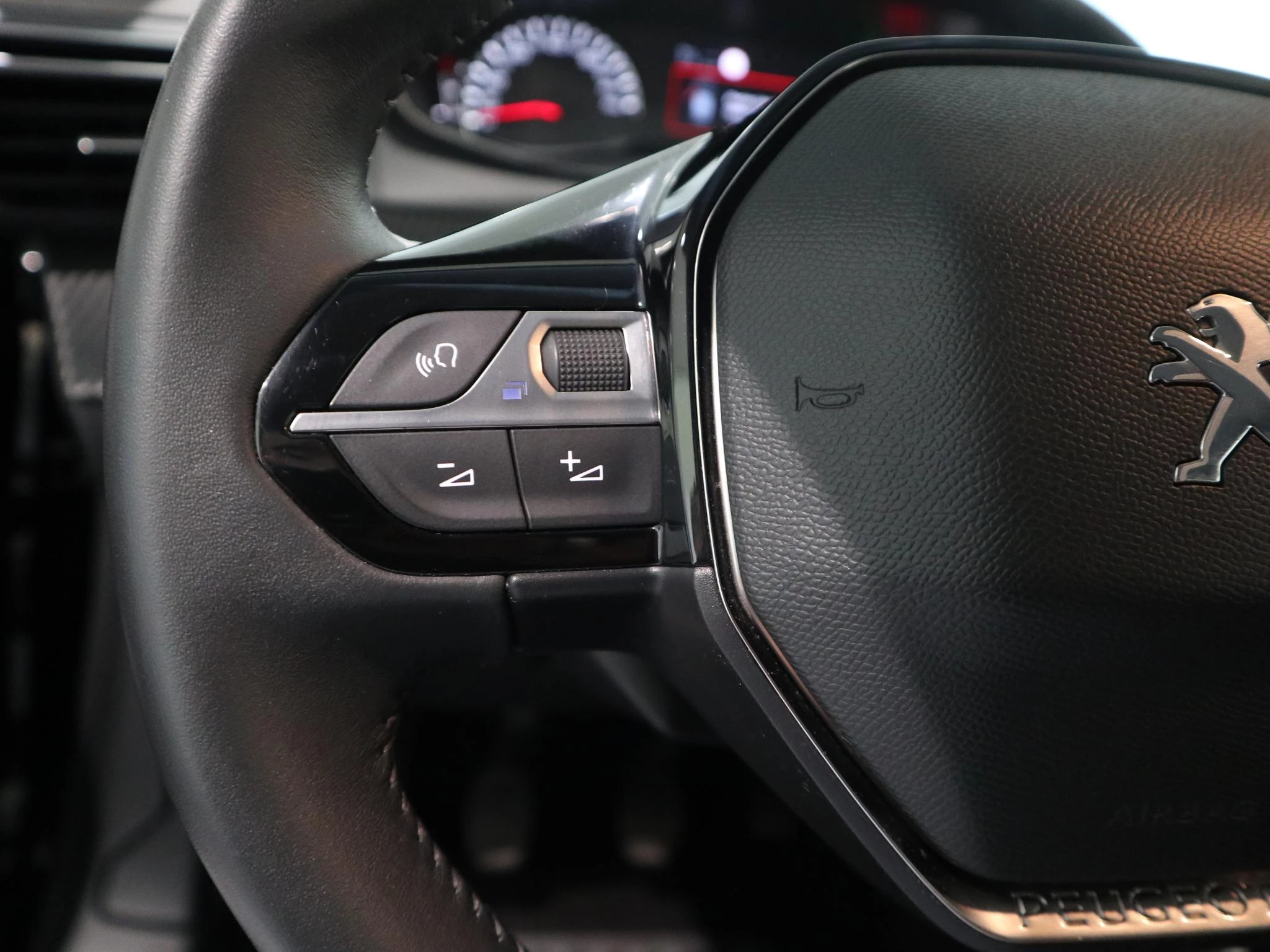 Peugeot-208-image-12