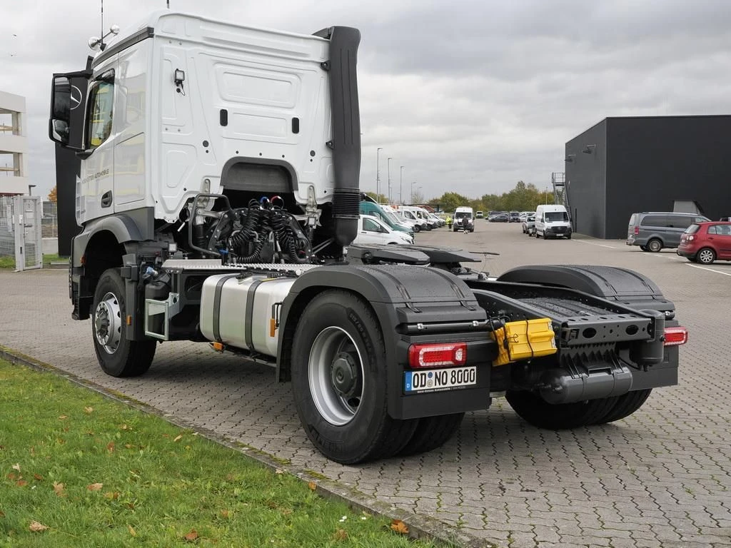 Mercedes-Benz--image-5