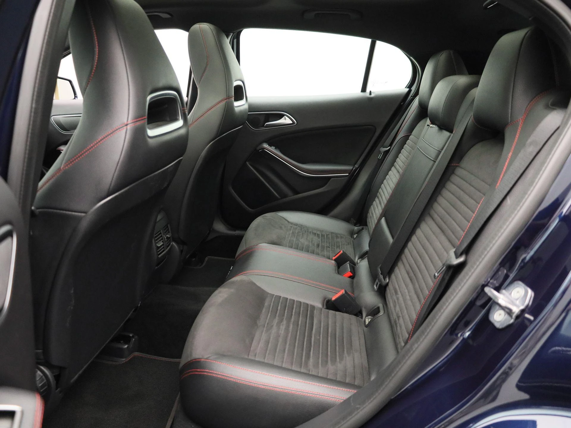 Mercedes-Benz-GLA-image-11