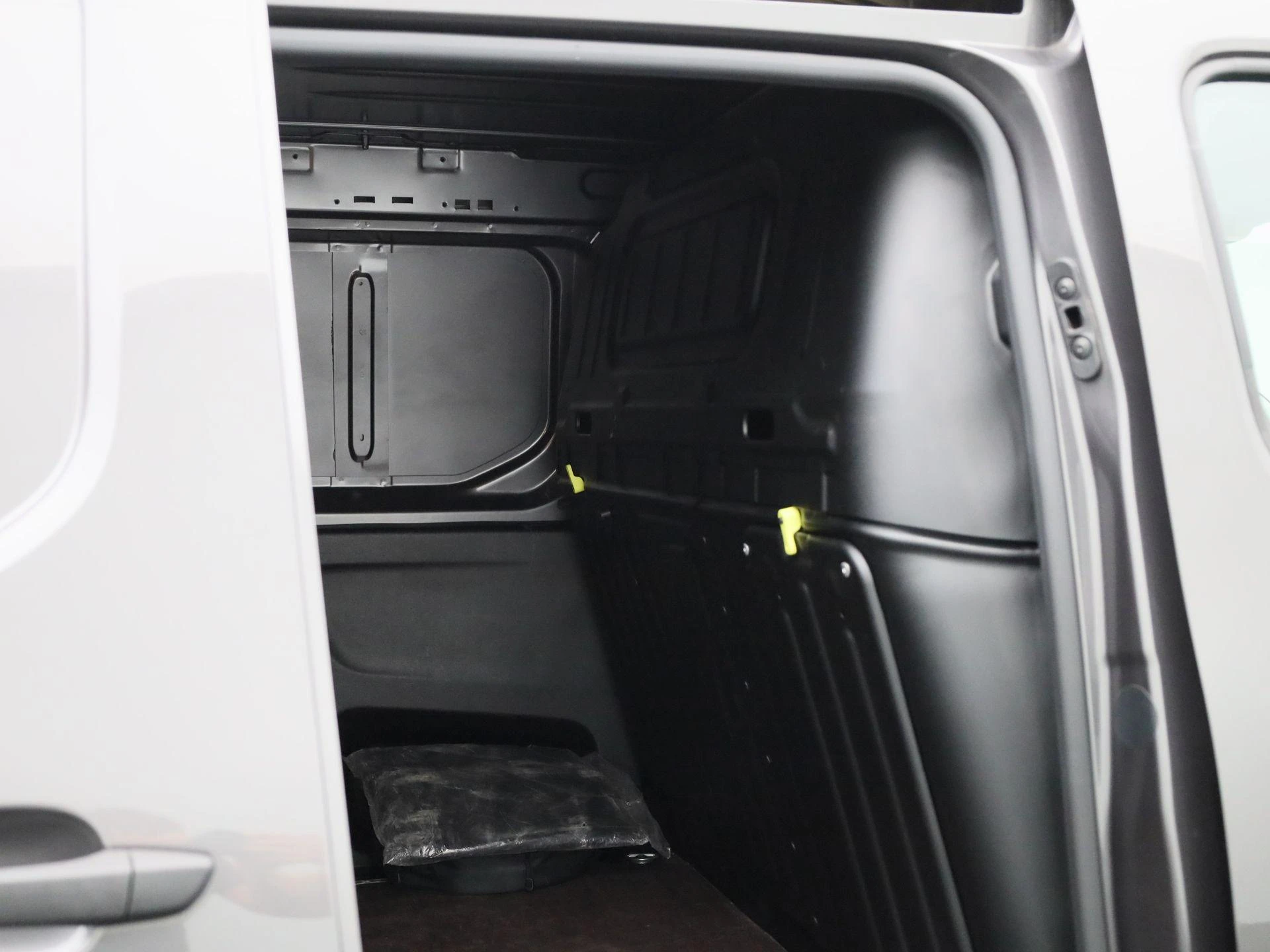 Citroën-ë-Berlingo-image-13