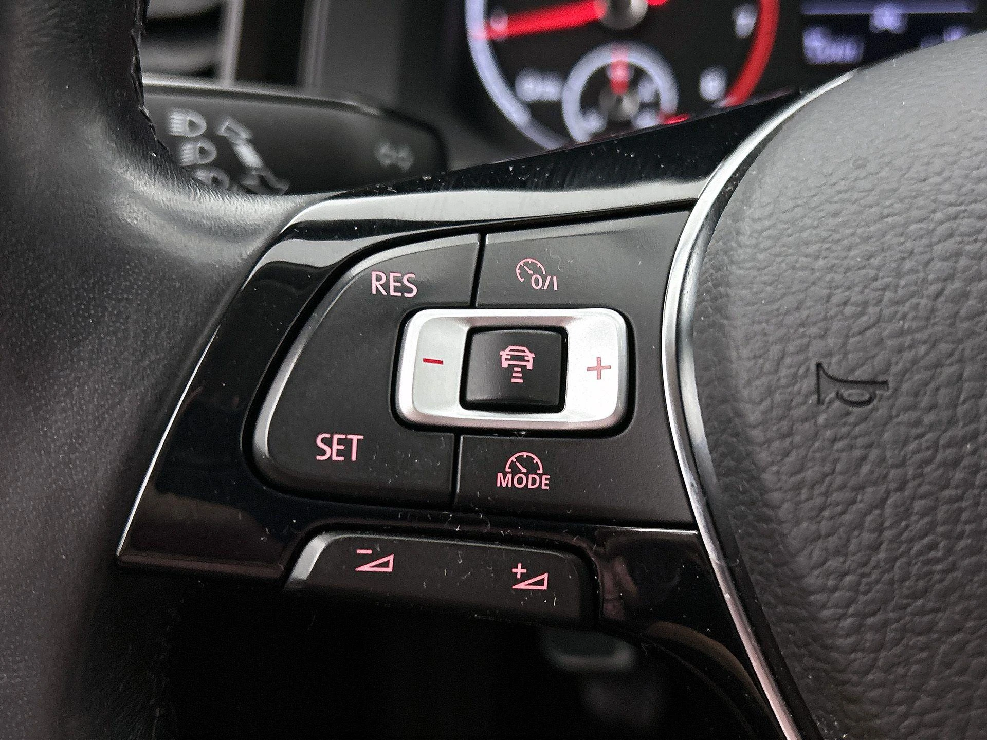 Volkswagen-Polo-image-5