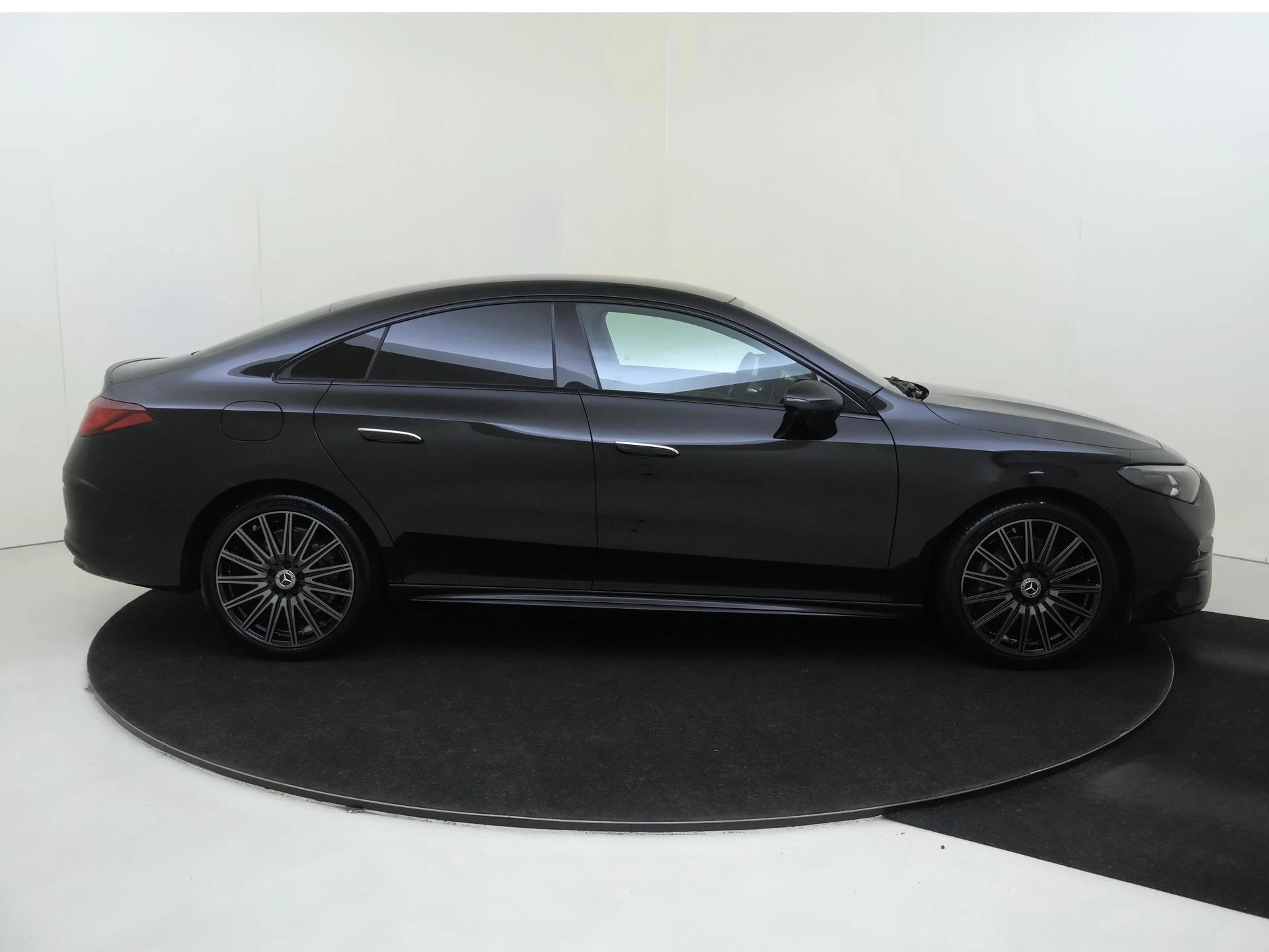 Mercedes-Benz-CLA-image-8