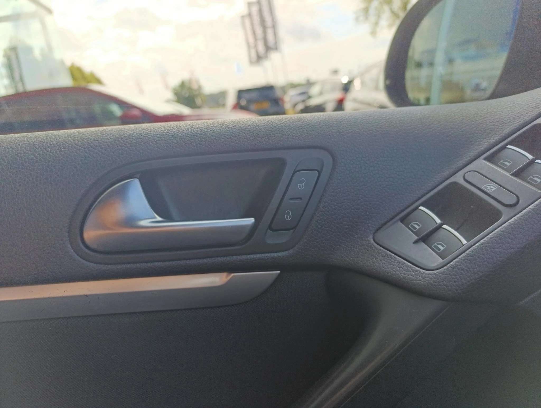Volkswagen-Tiguan-image-13