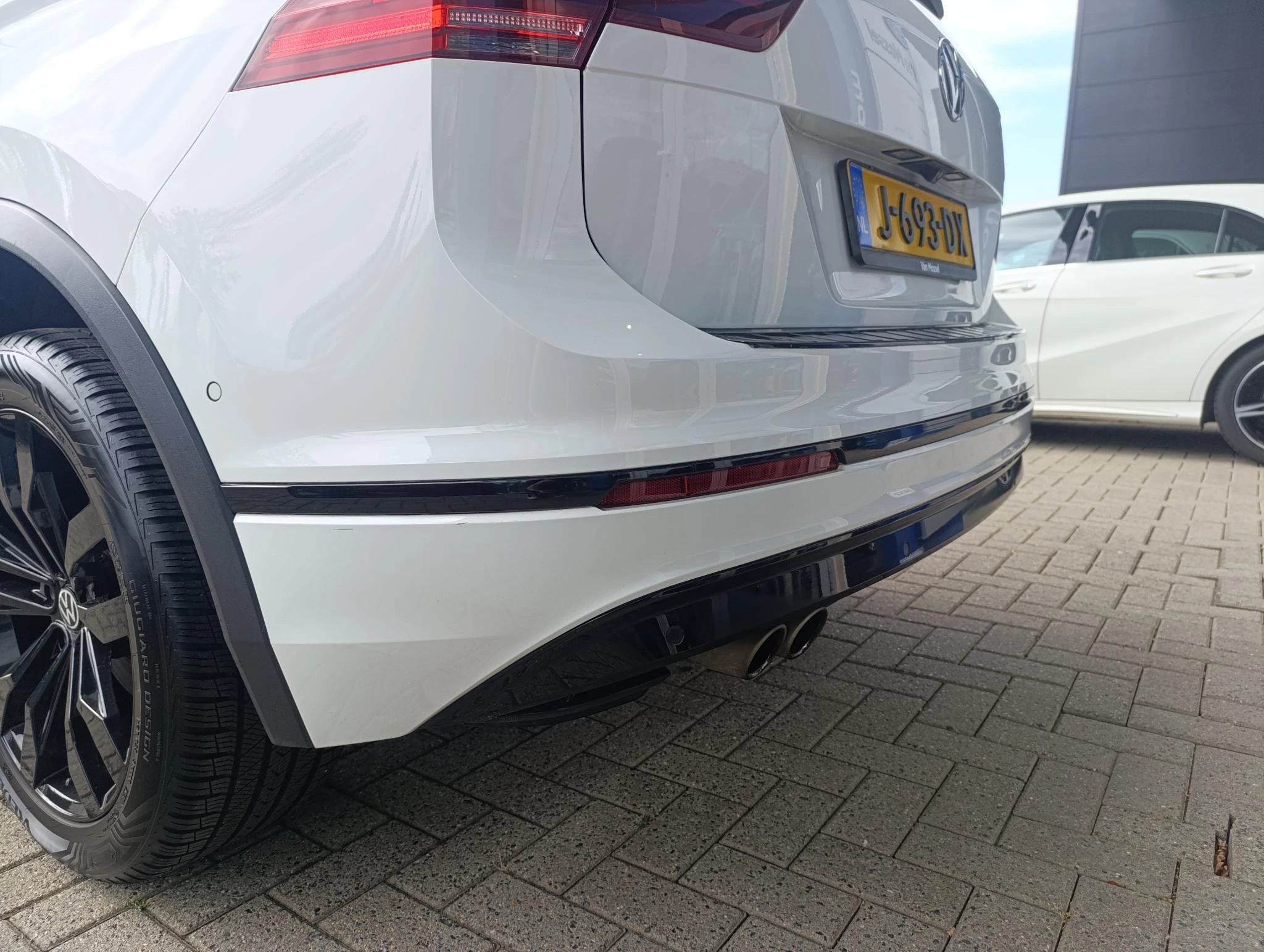 Volkswagen-Tiguan-image-7