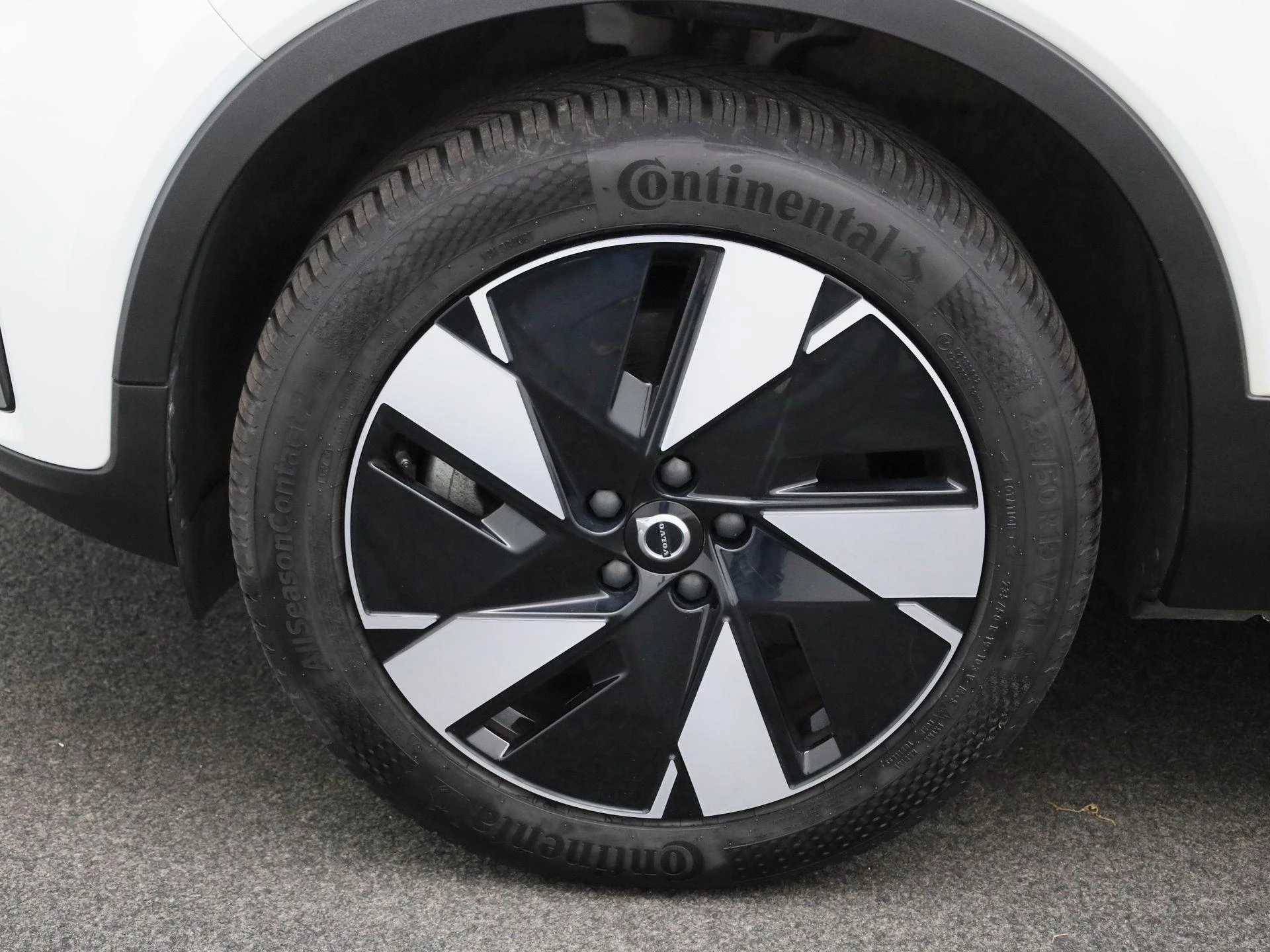Volvo-C40-image-14