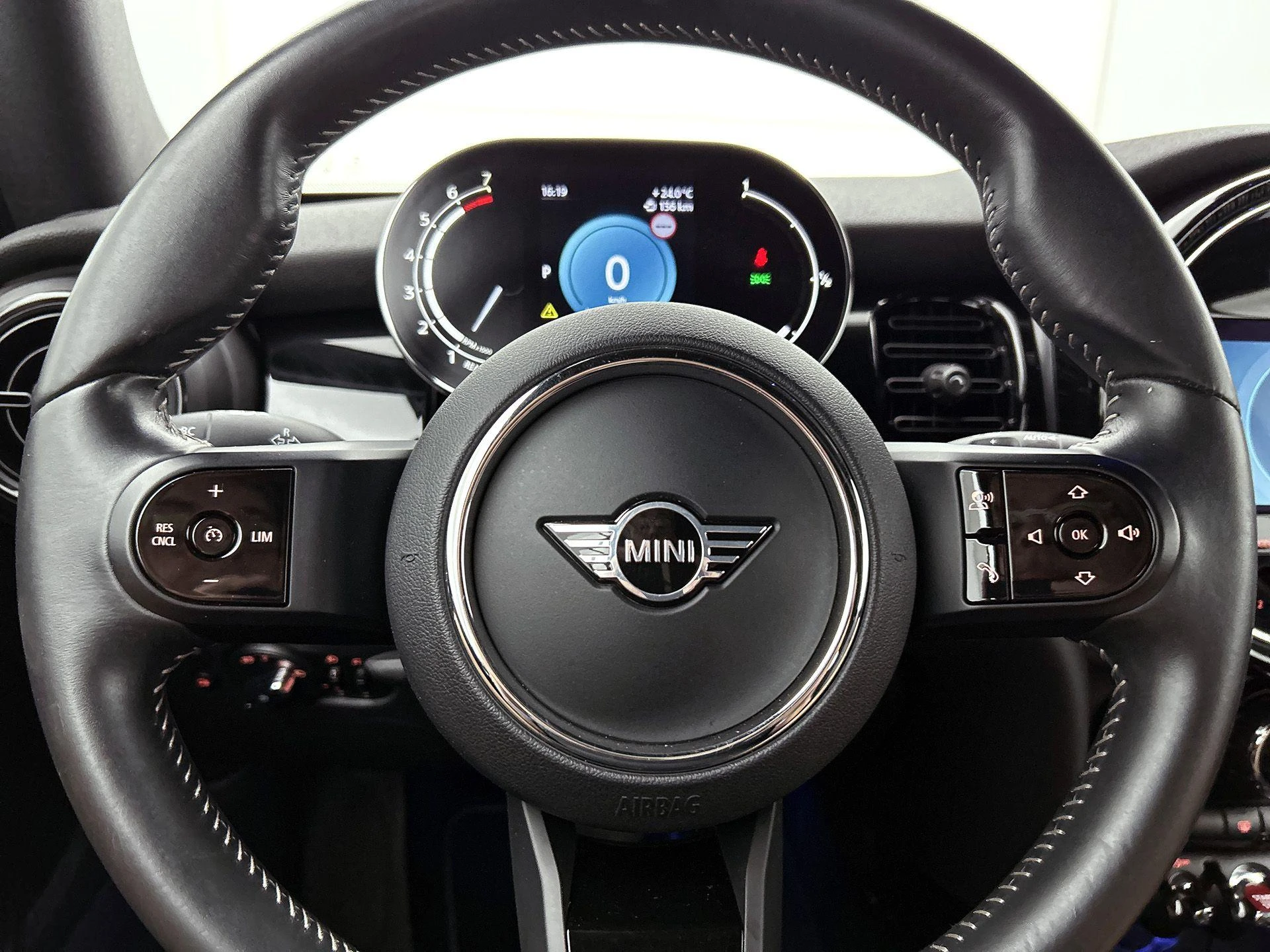 MINI-Cooper Cabrio-image-36