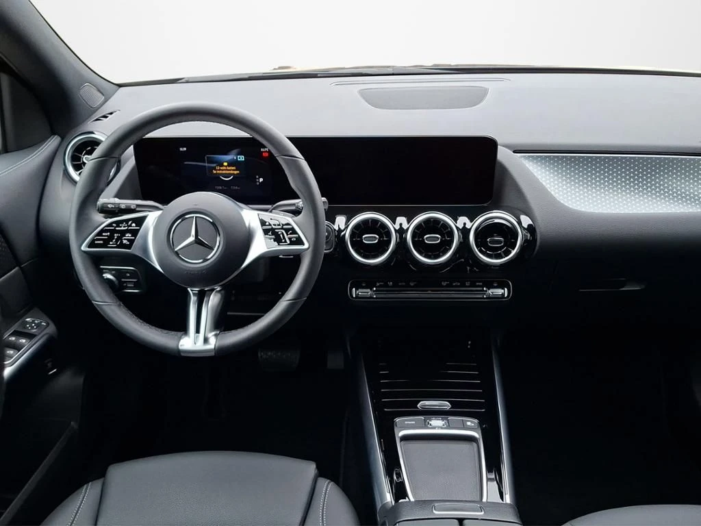 Mercedes-Benz-GLA 200 d-image-17
