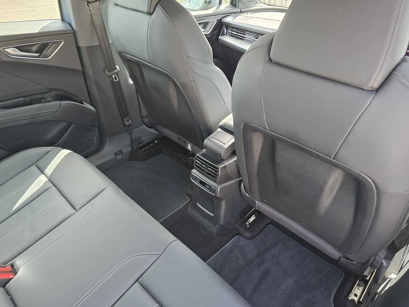 Audi-Q4 e-tron-image-40