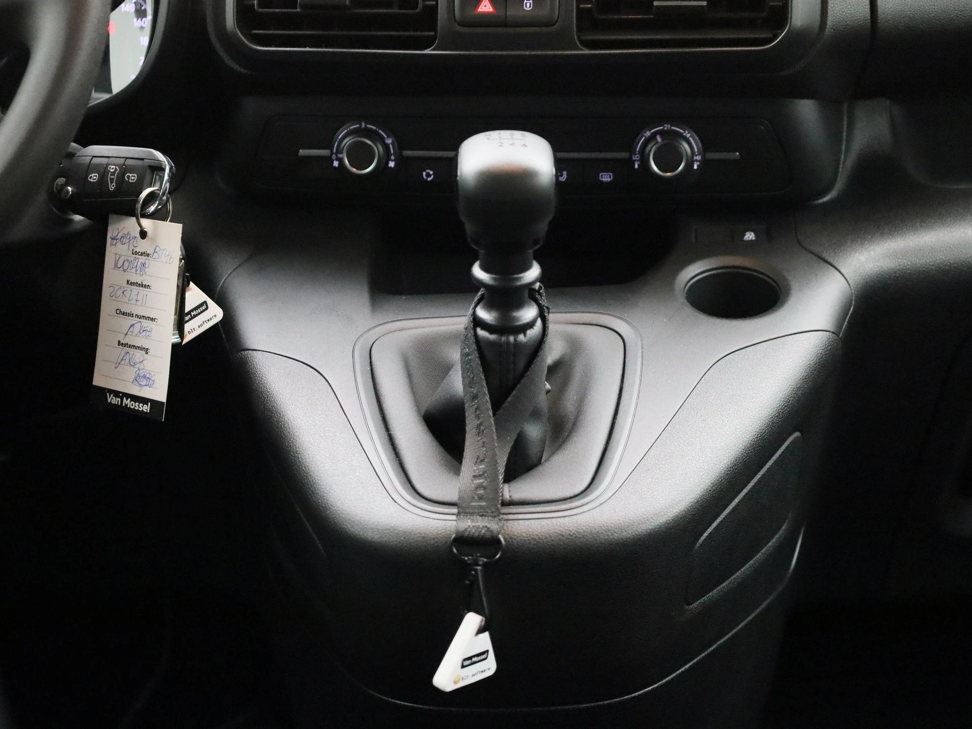 Opel-Combo Life-image-11