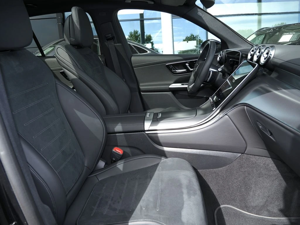 Mercedes-Benz-GLC 220 d-image-11