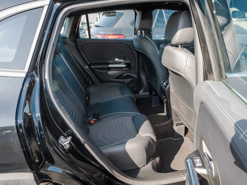 Mercedes-Benz-GLA 200 d-image-12
