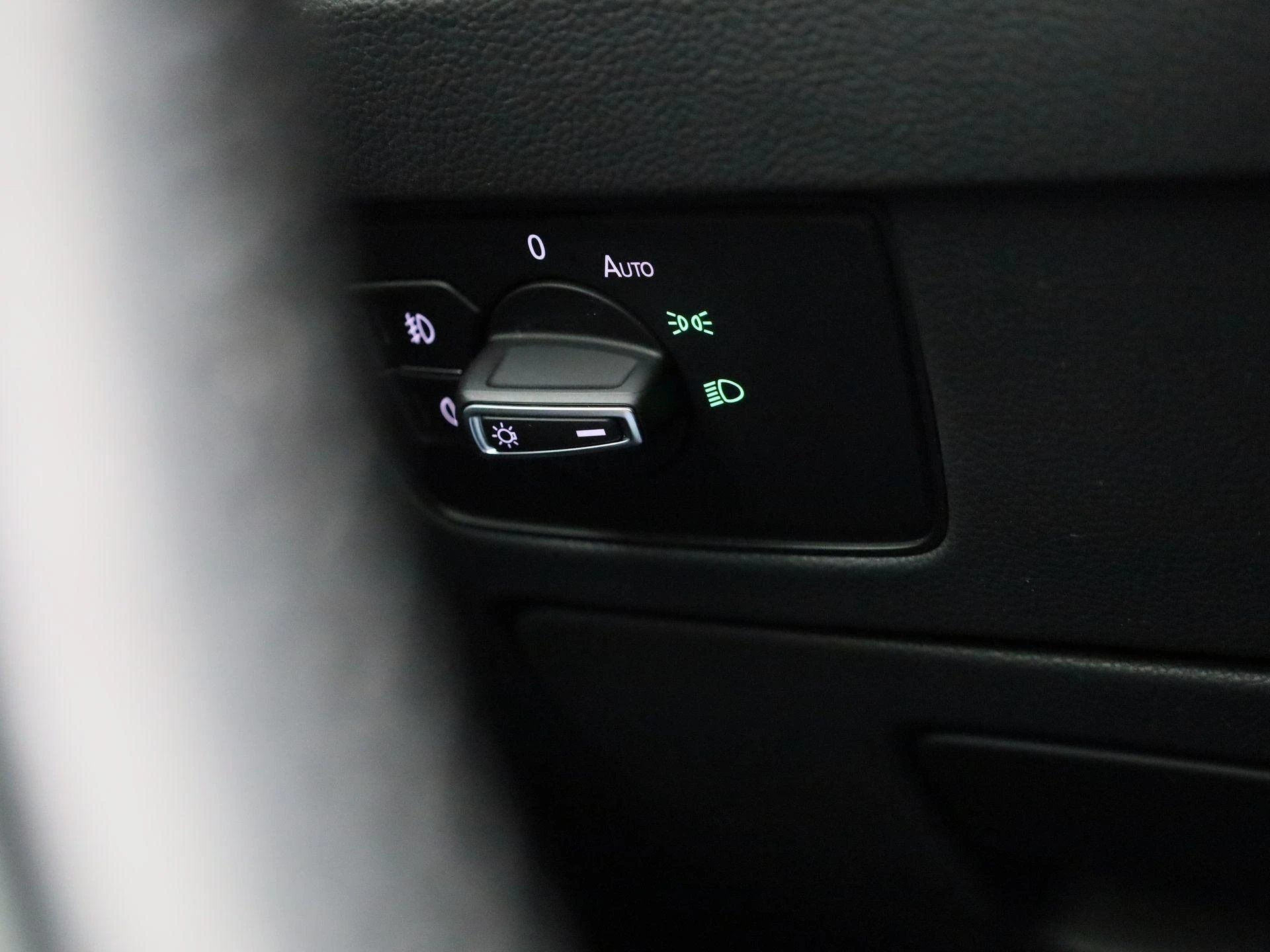 Volkswagen-Passat-image-18