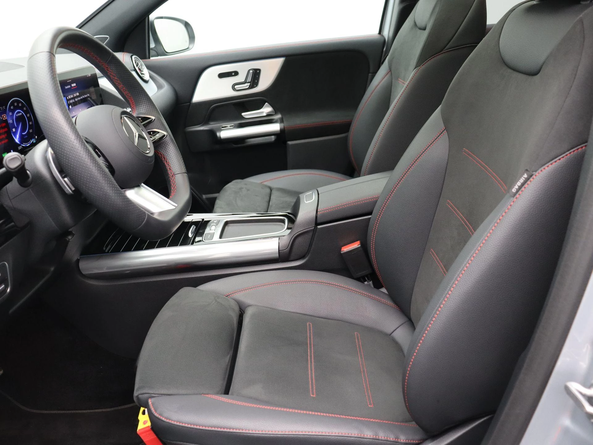 Mercedes-Benz EQA 250+ STAR EDITION + AMG + PANO DAK + BURMESTER + TREKHAAK + HEAD UP